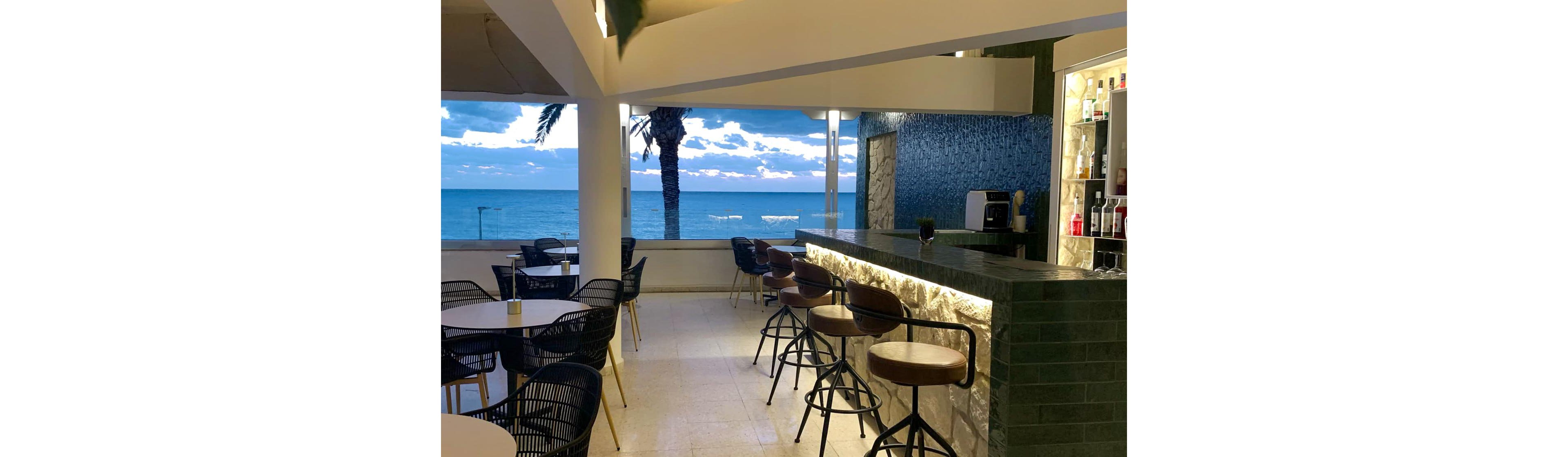 Vrachia Beach Hotel & Suites