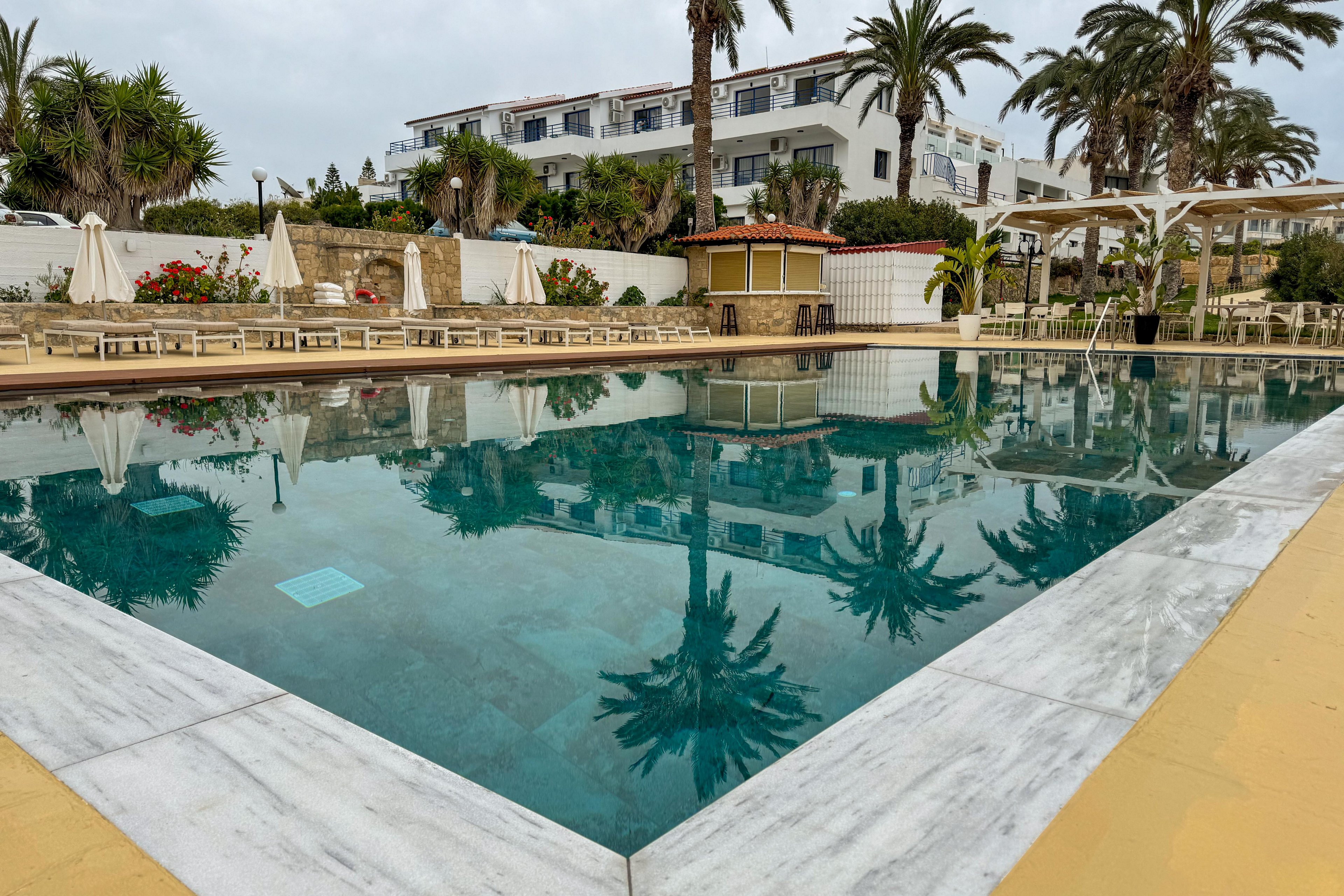 Vrachia Beach Hotel & Suites