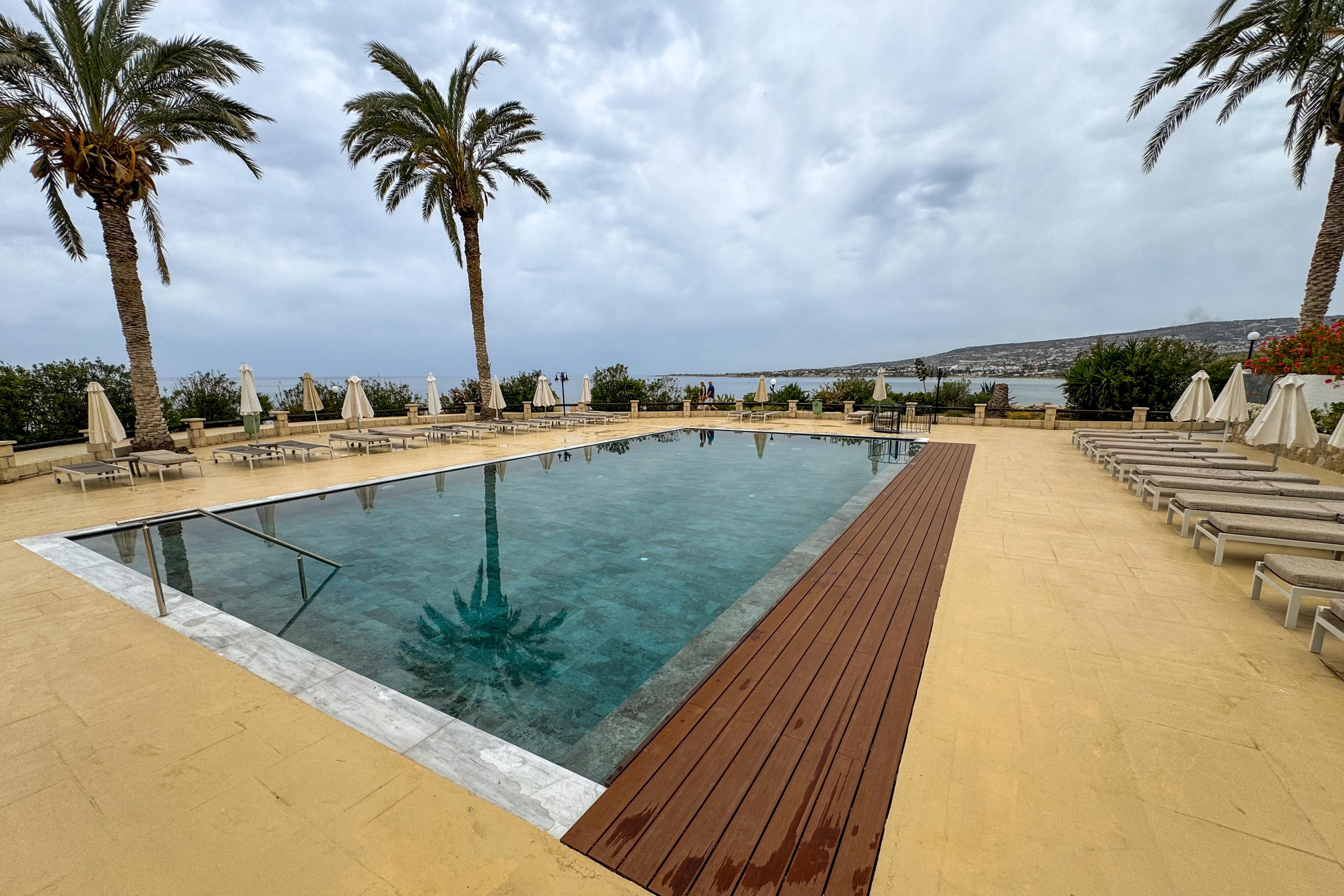 Vrachia Beach Hotel & Suites