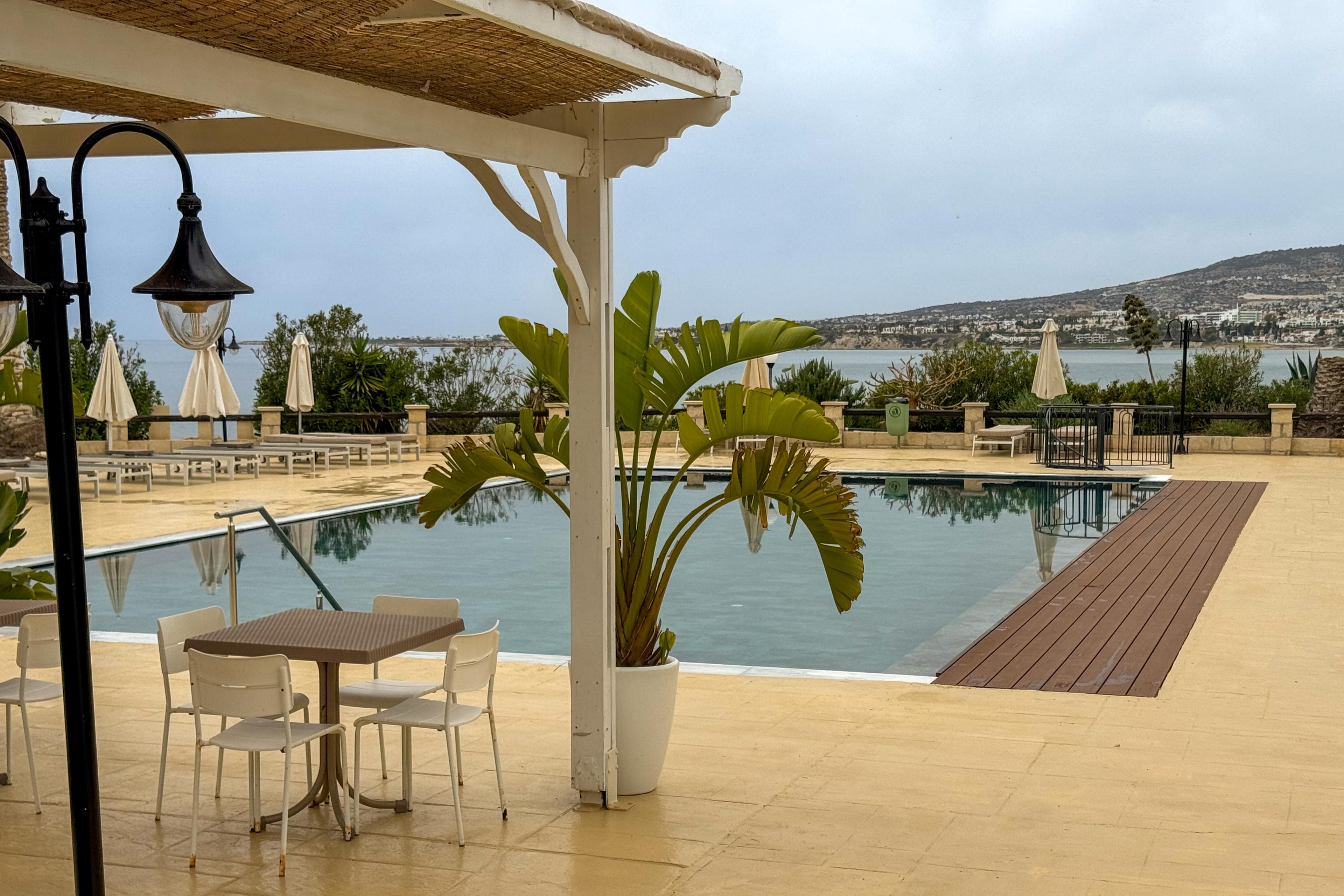 Vrachia Beach Hotel & Suites