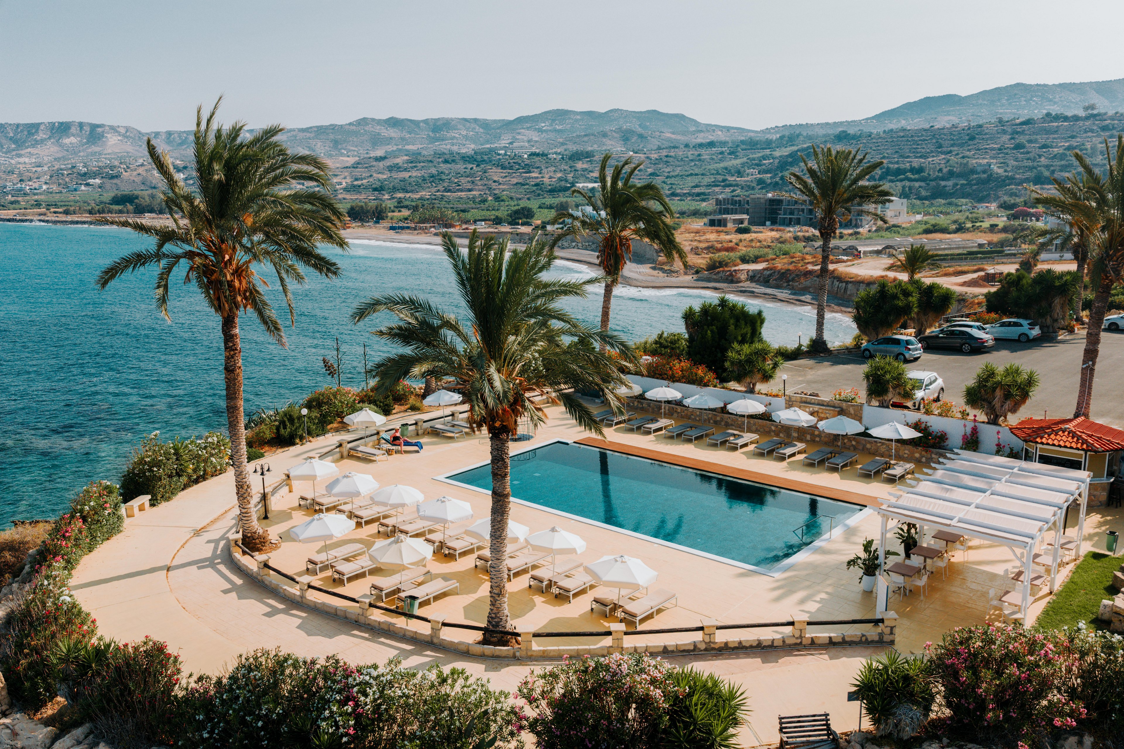 Vrachia Beach Hotel & Suites