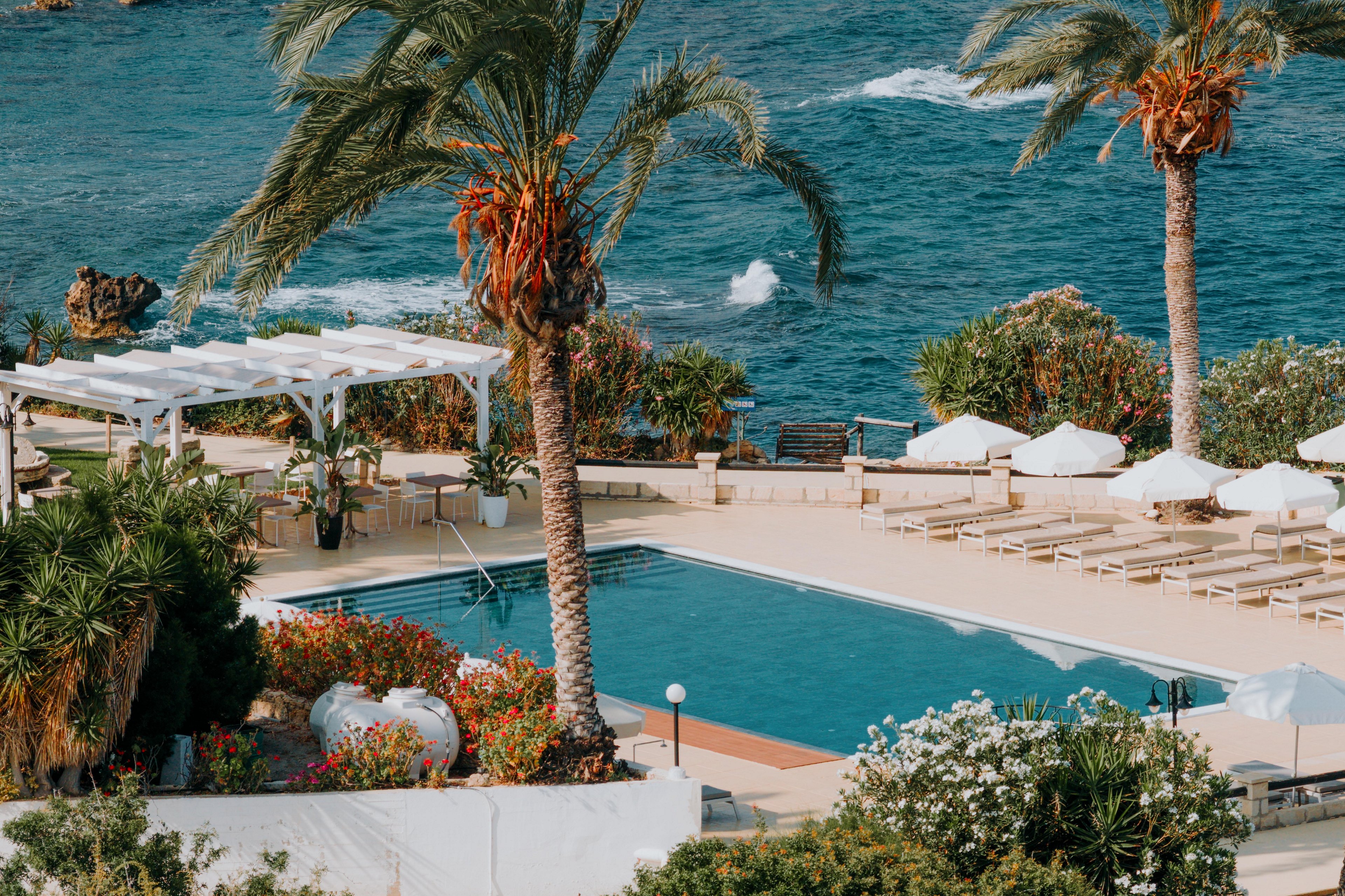 Vrachia Beach Hotel & Suites