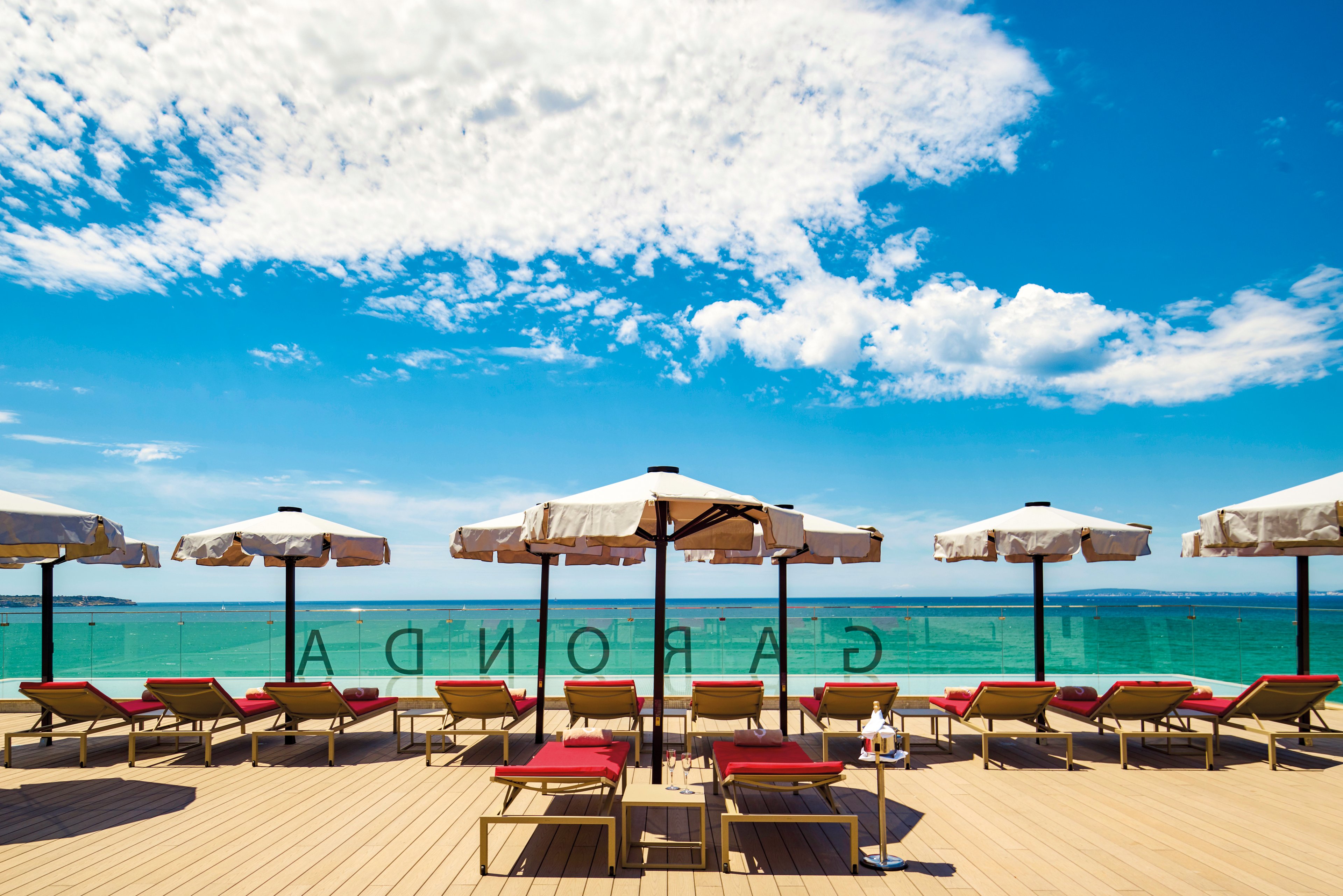 Hotel Pure Salt Garonda