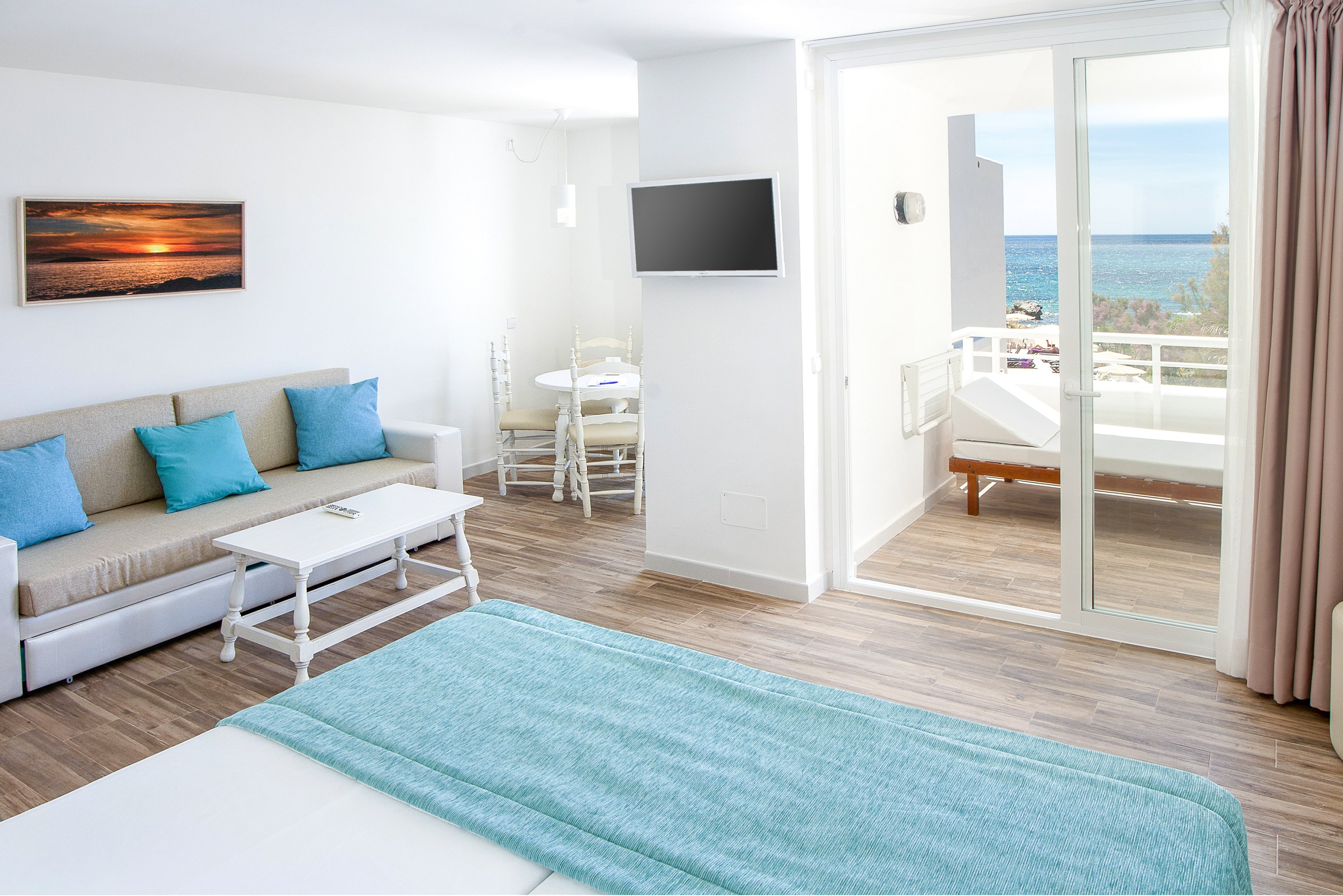 FERGUS Style Cala Blanca Suites