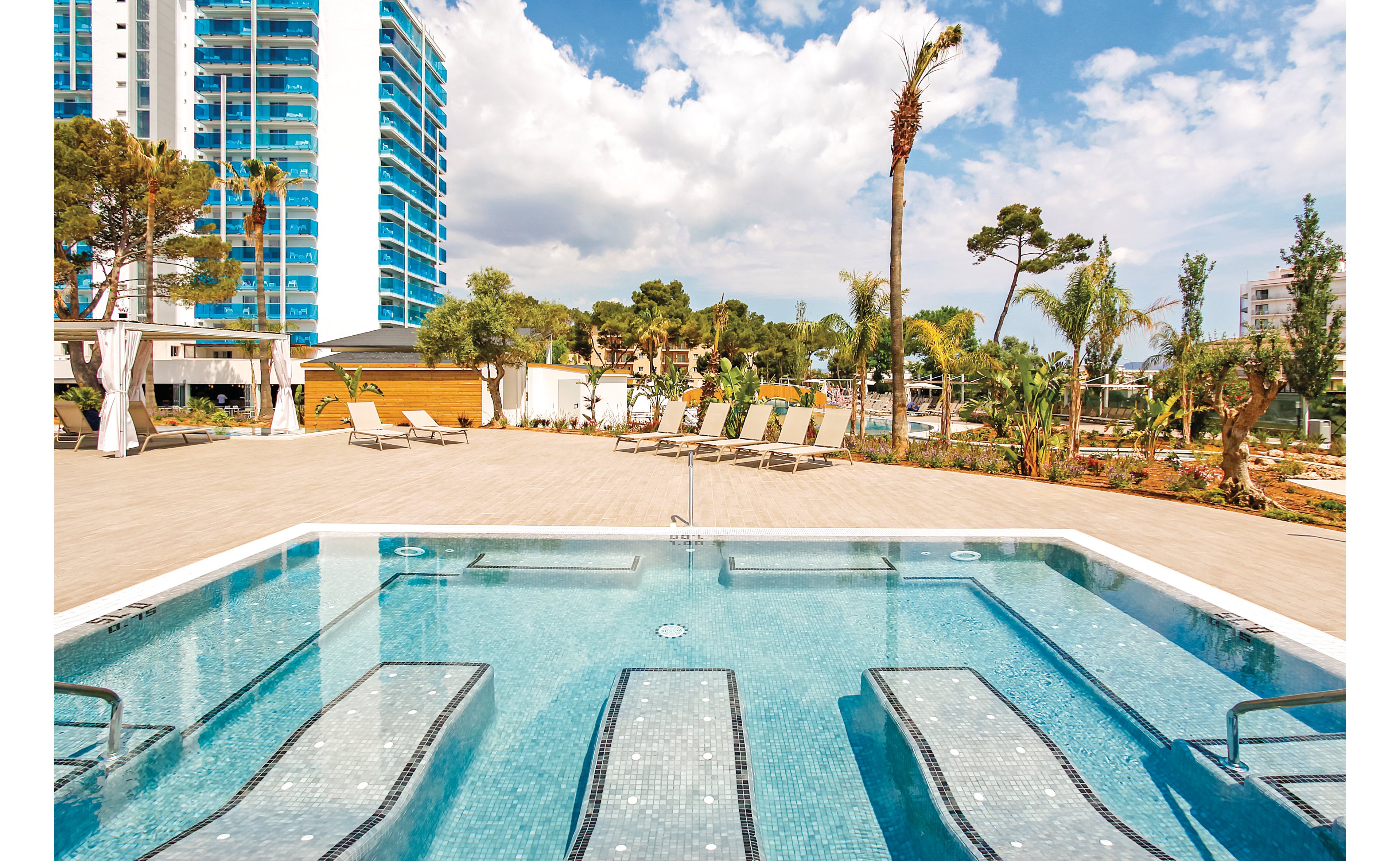 Tonga Tower Design Hotel and Suites