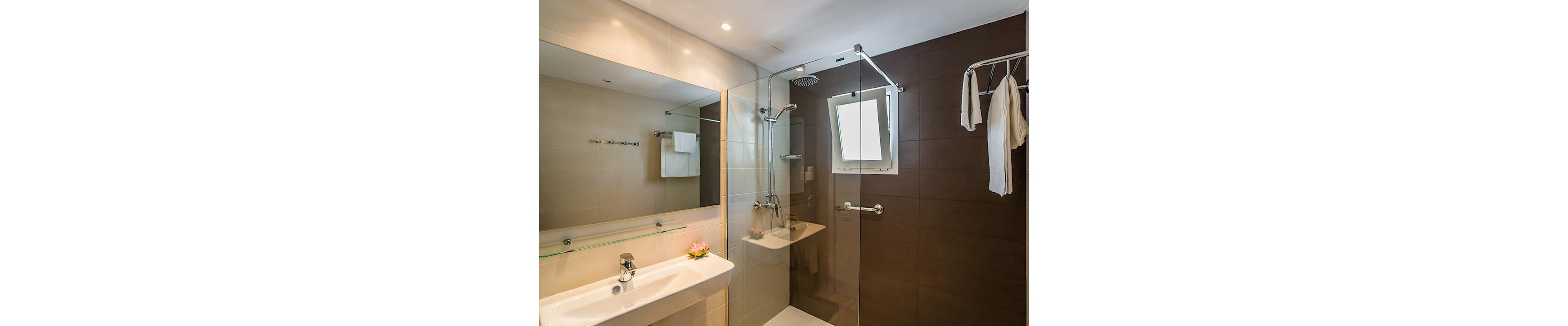 Holiday Center Apartments