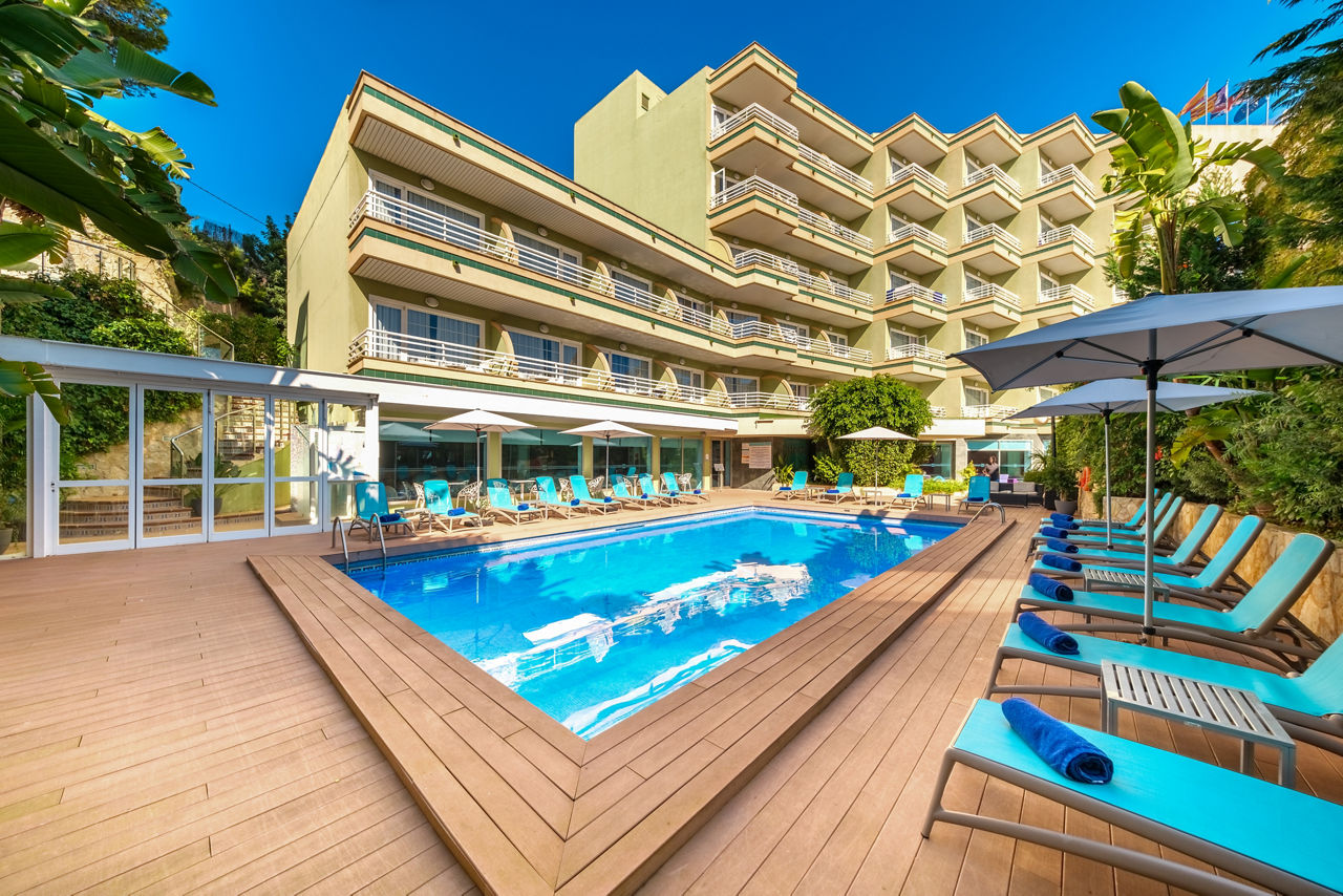 Agua Beach Hotel - Adults Only