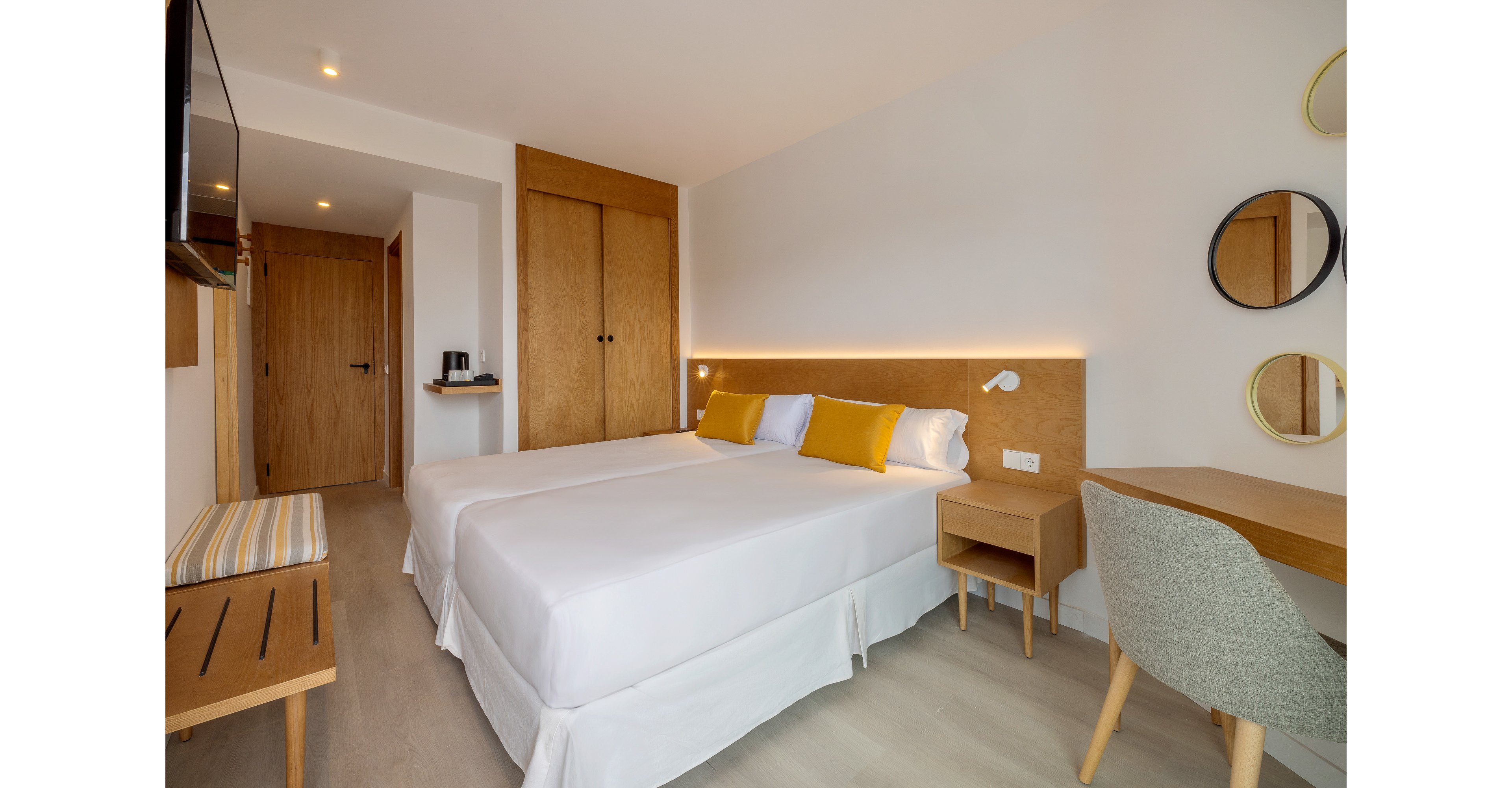 HM Isabela - Adults Only