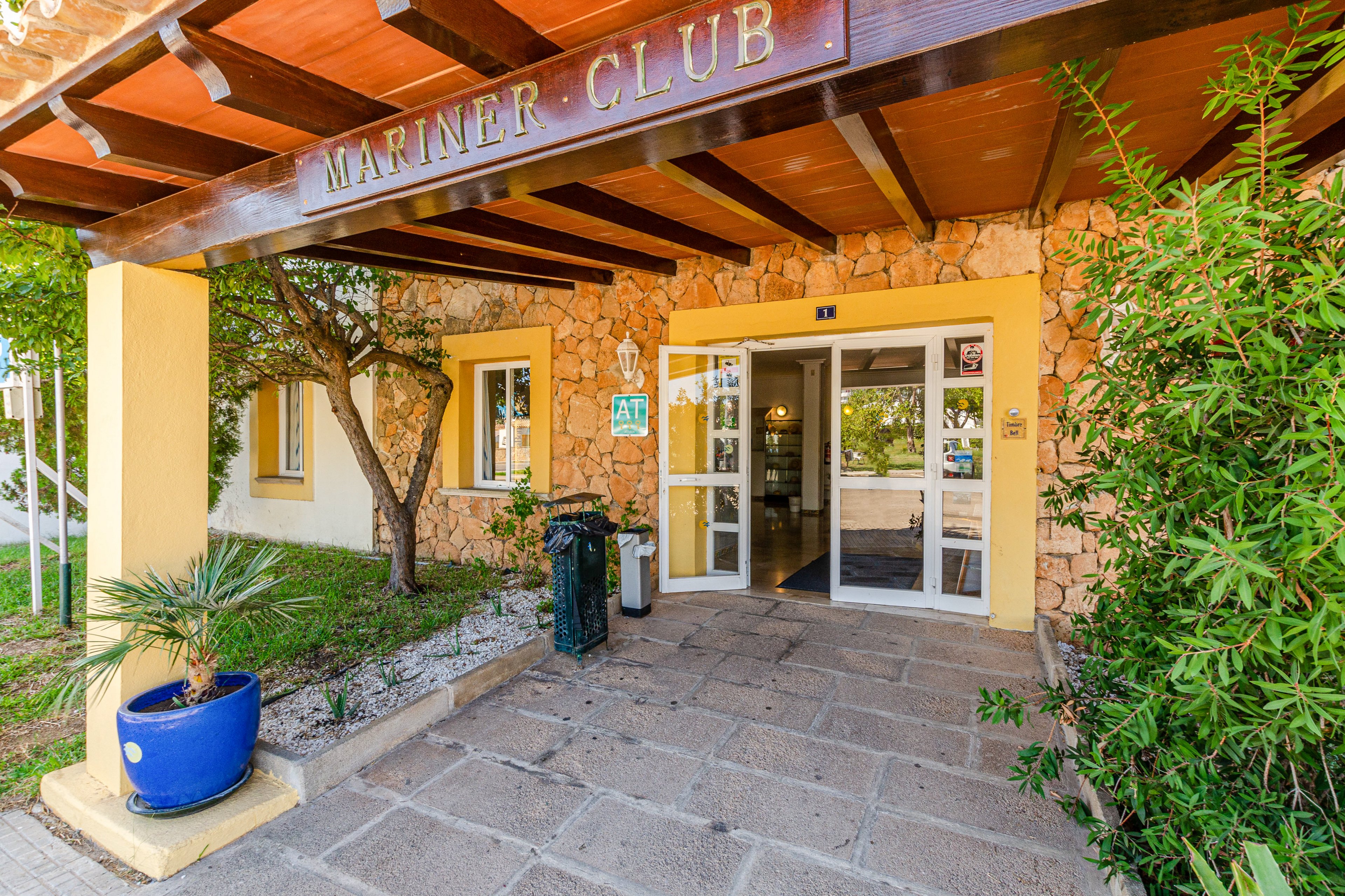 Mariner Club Apartments