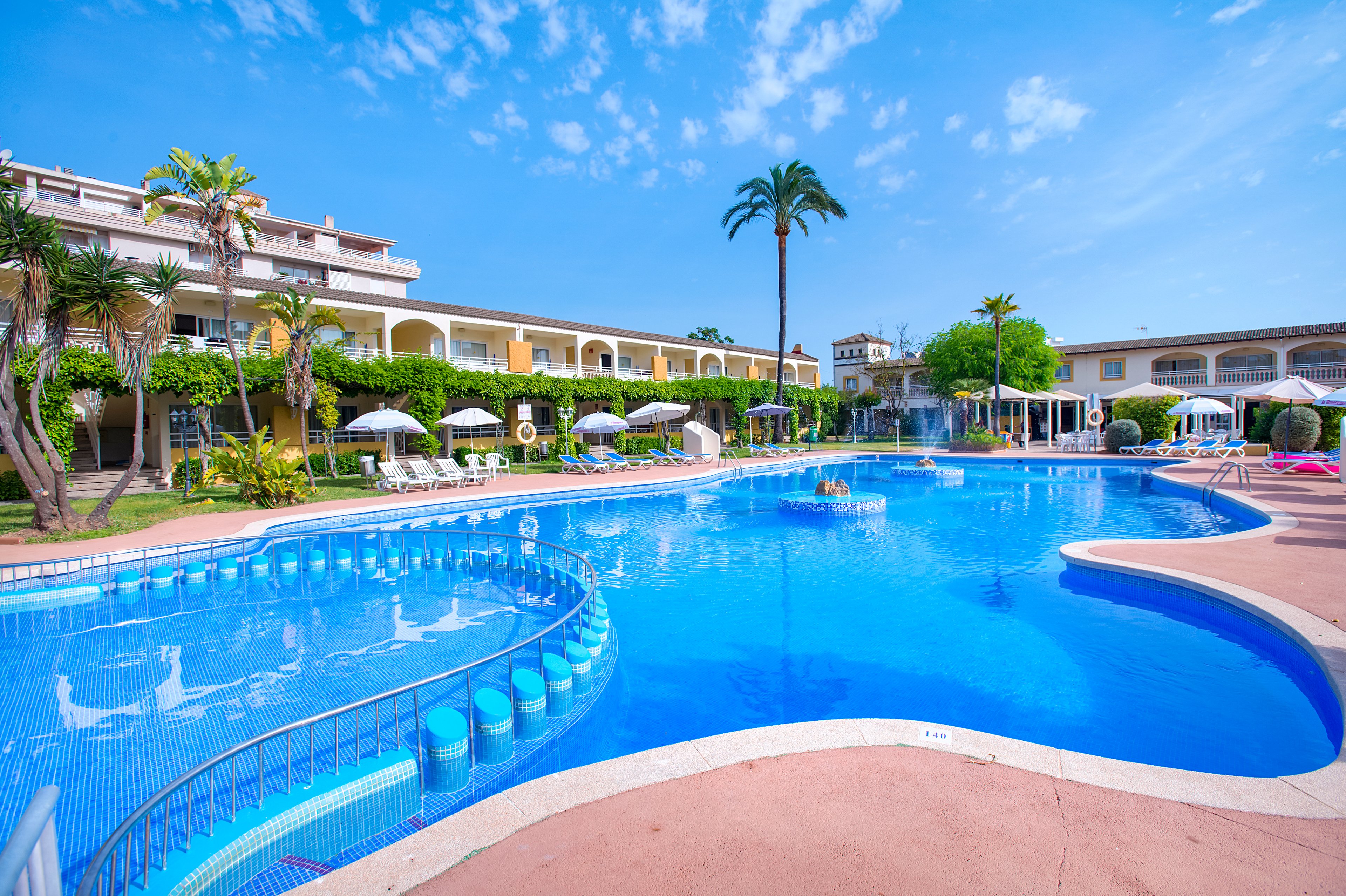 Mariner Club Apartments