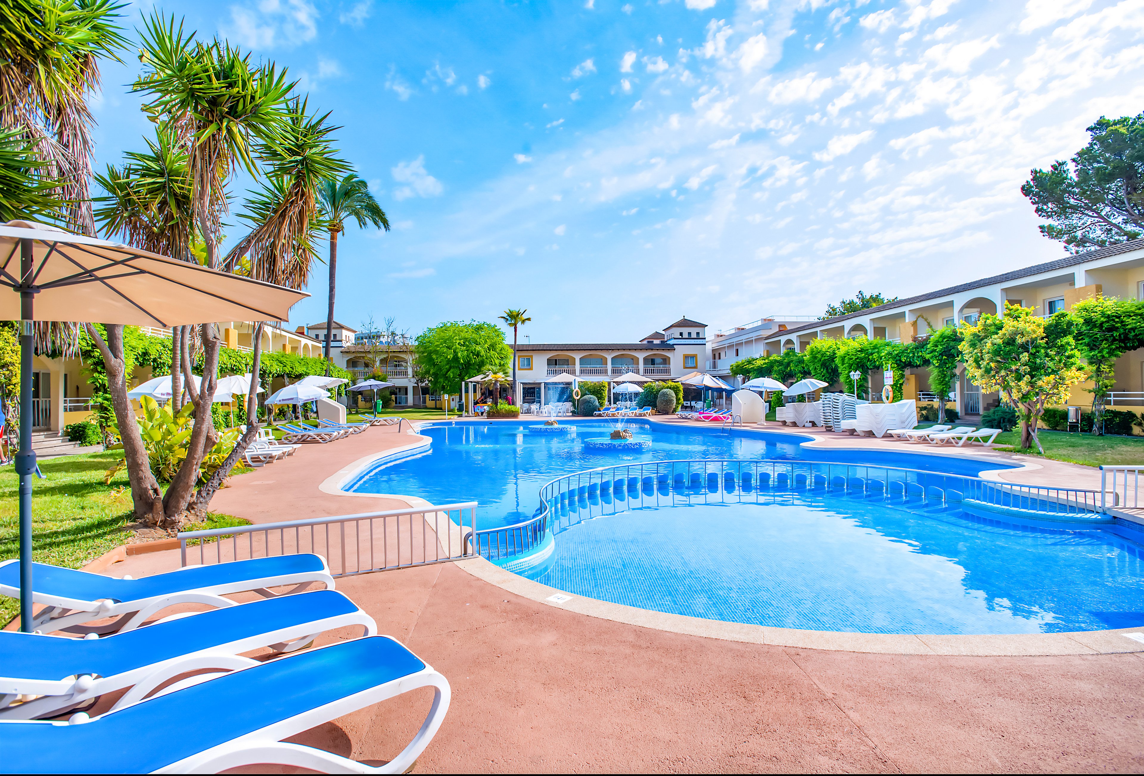 Mariner Club Apartments