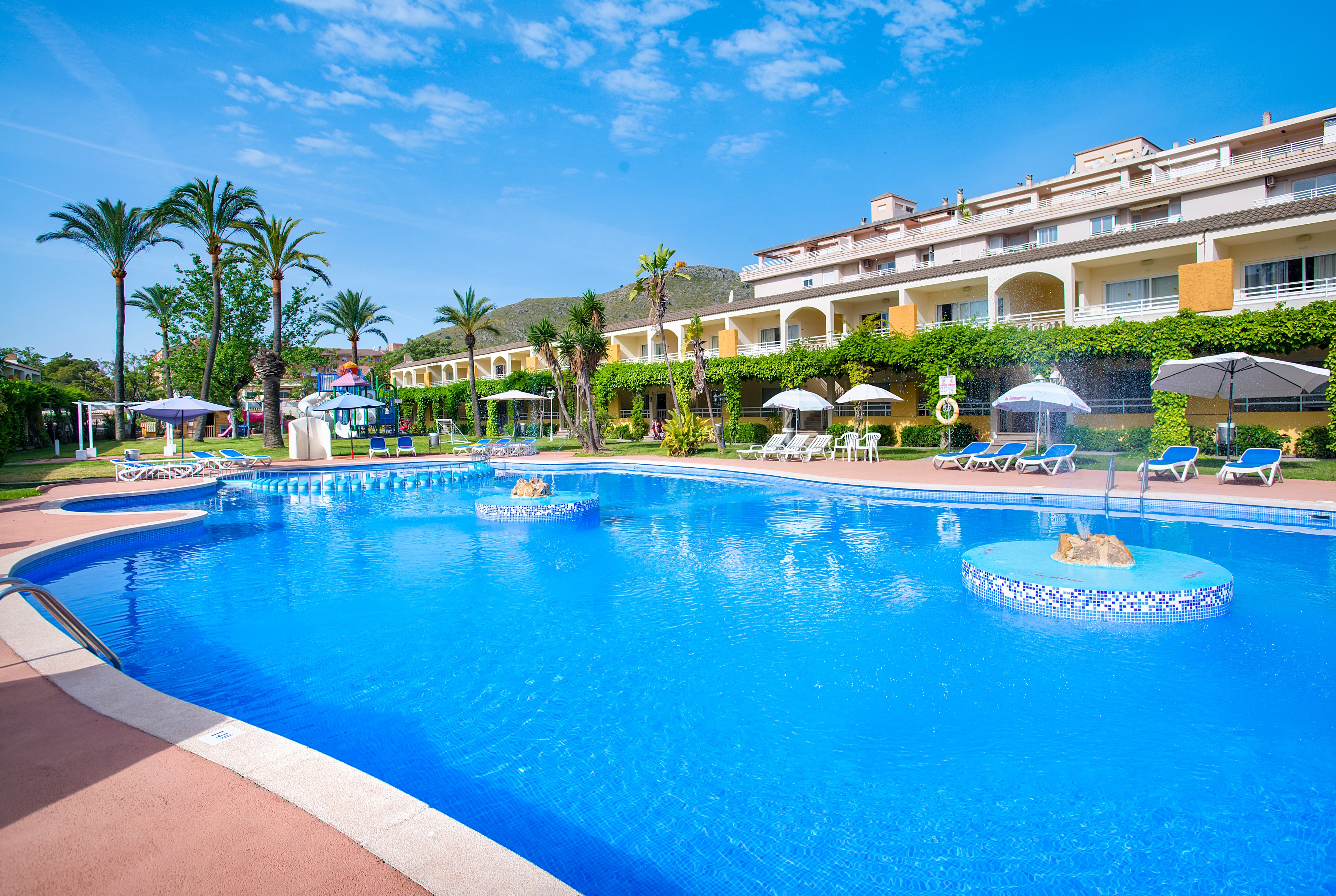 Mariner Club Apartments