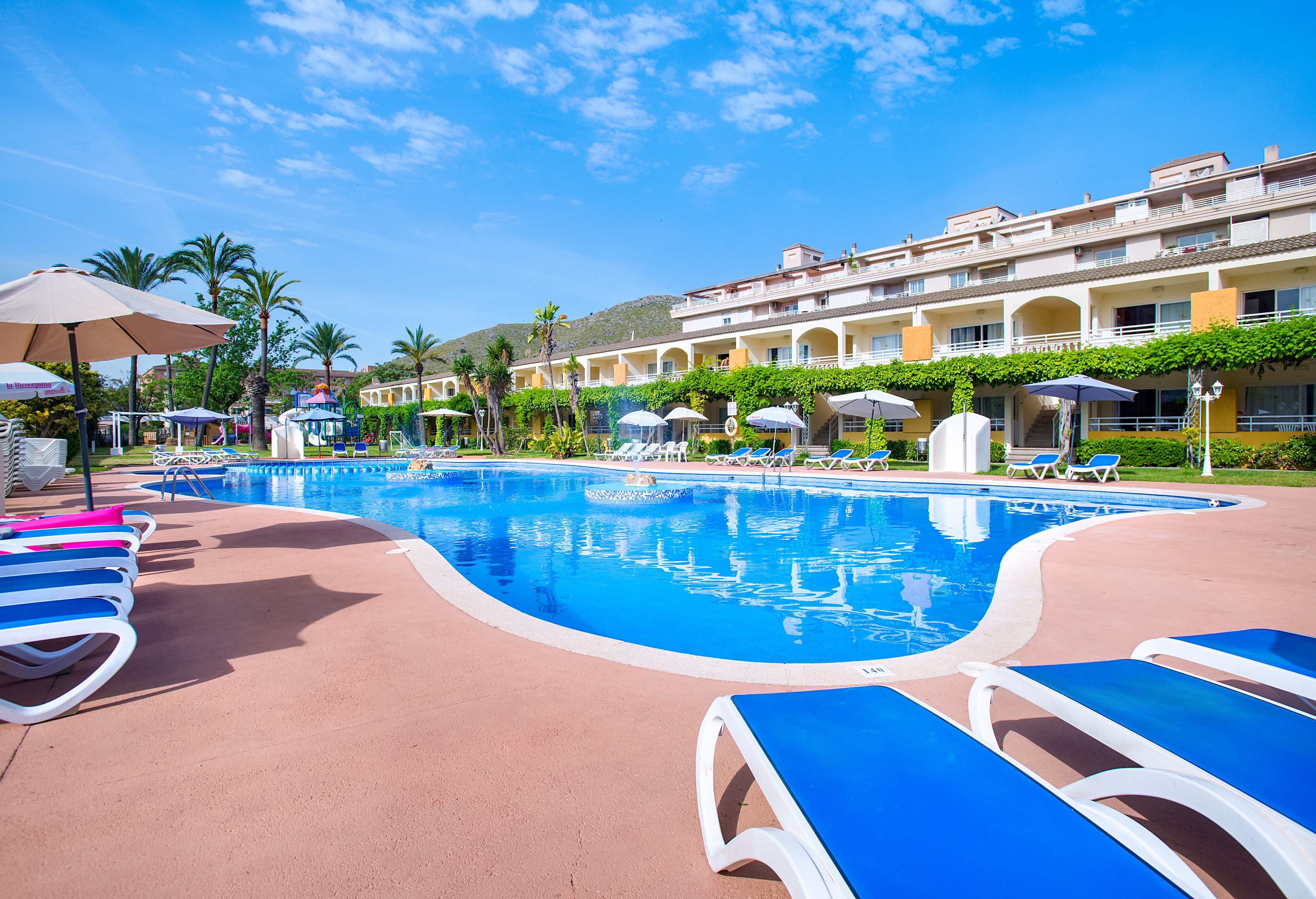 Mariner Club Apartments