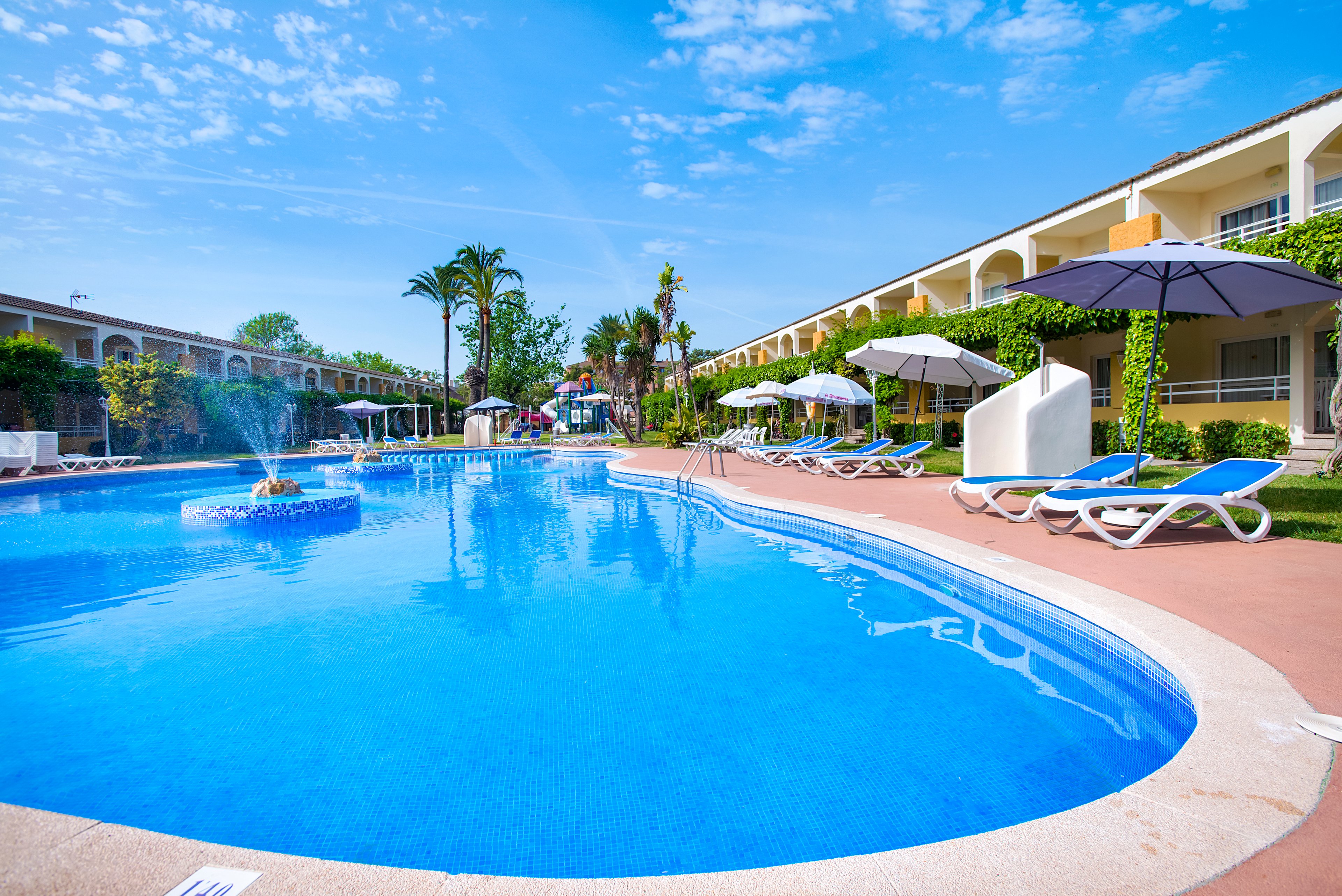 Mariner Club Apartments