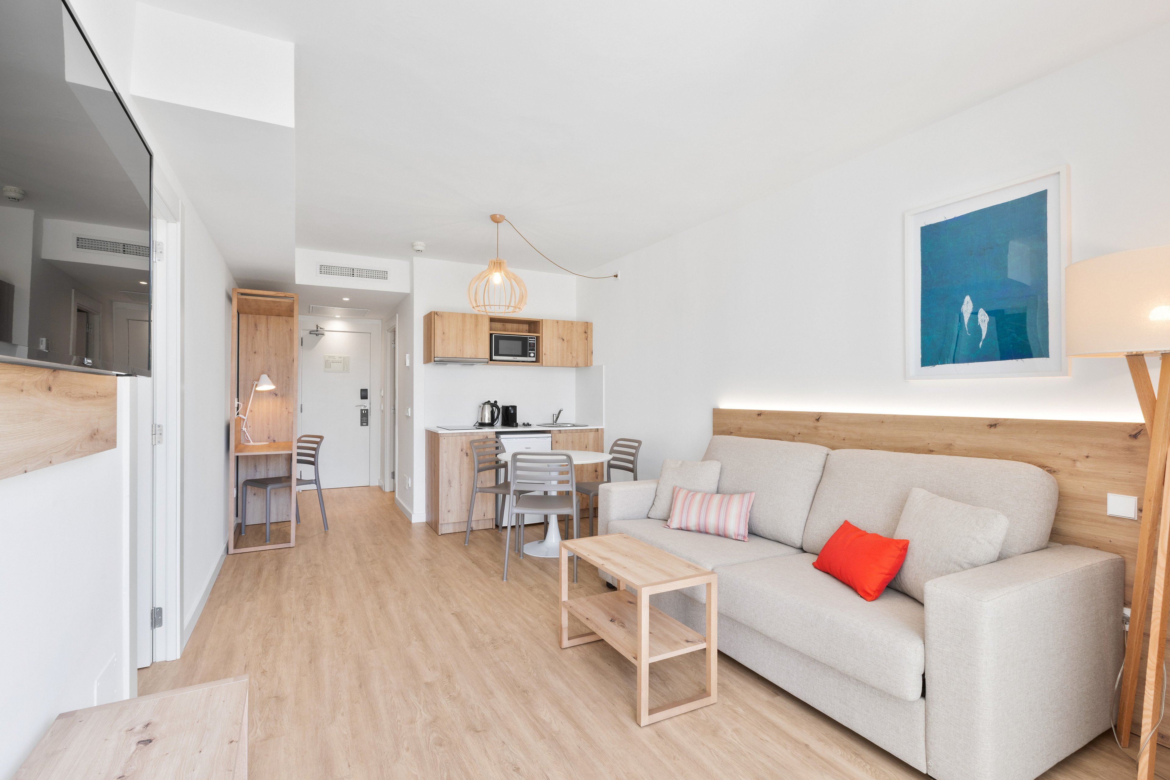 Palmanova Beach by TRH