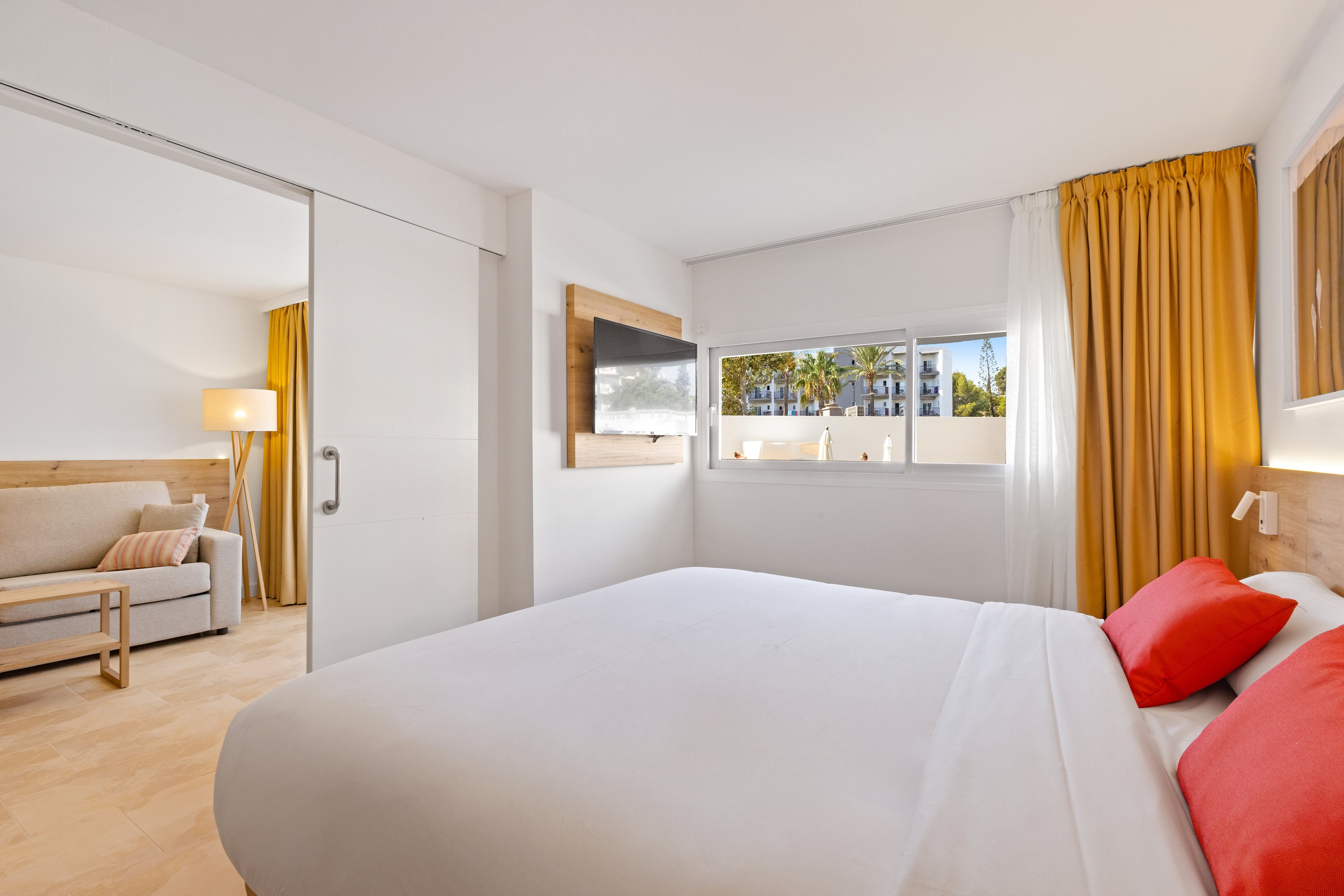 Palmanova Beach by TRH