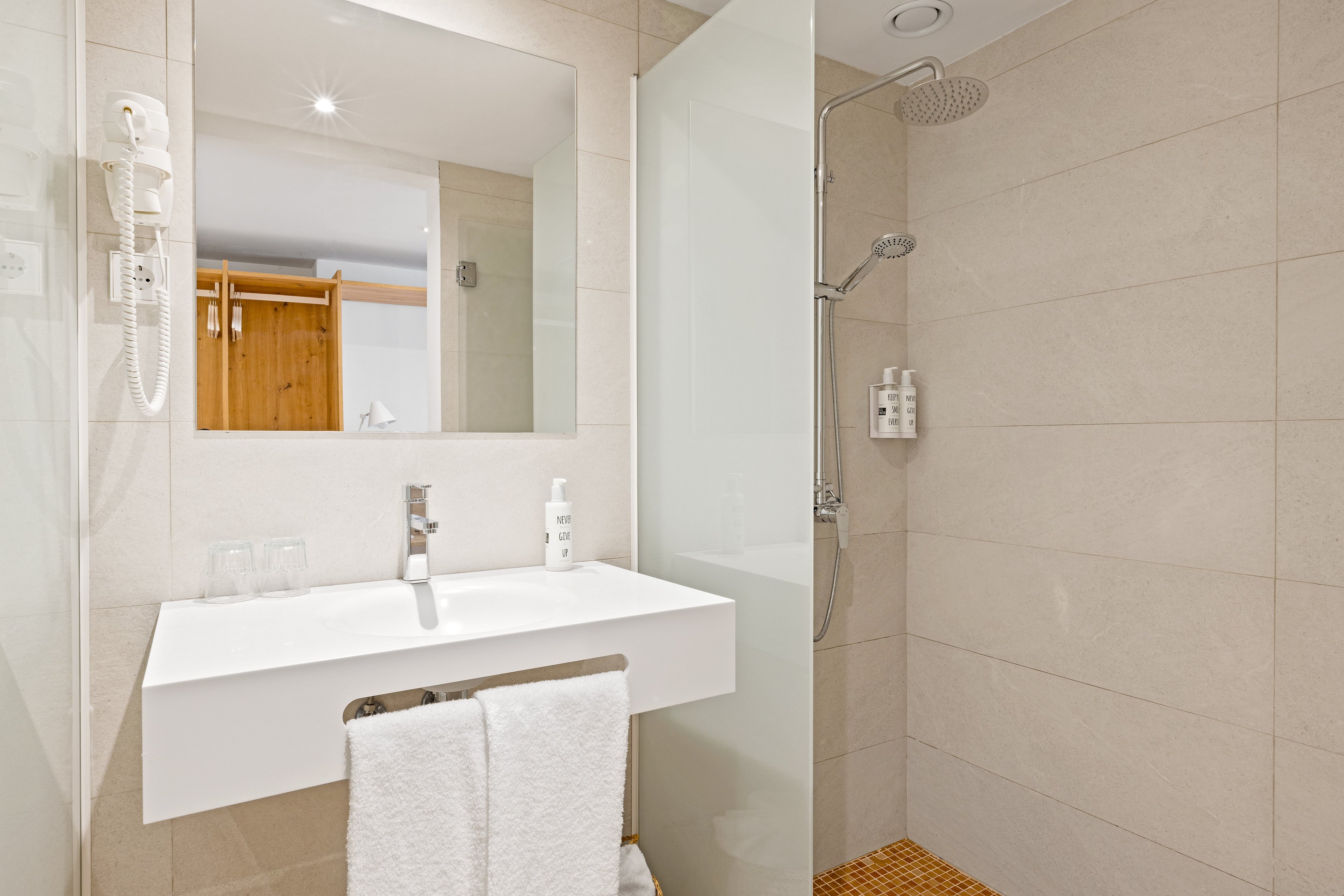 Palmanova Beach by TRH