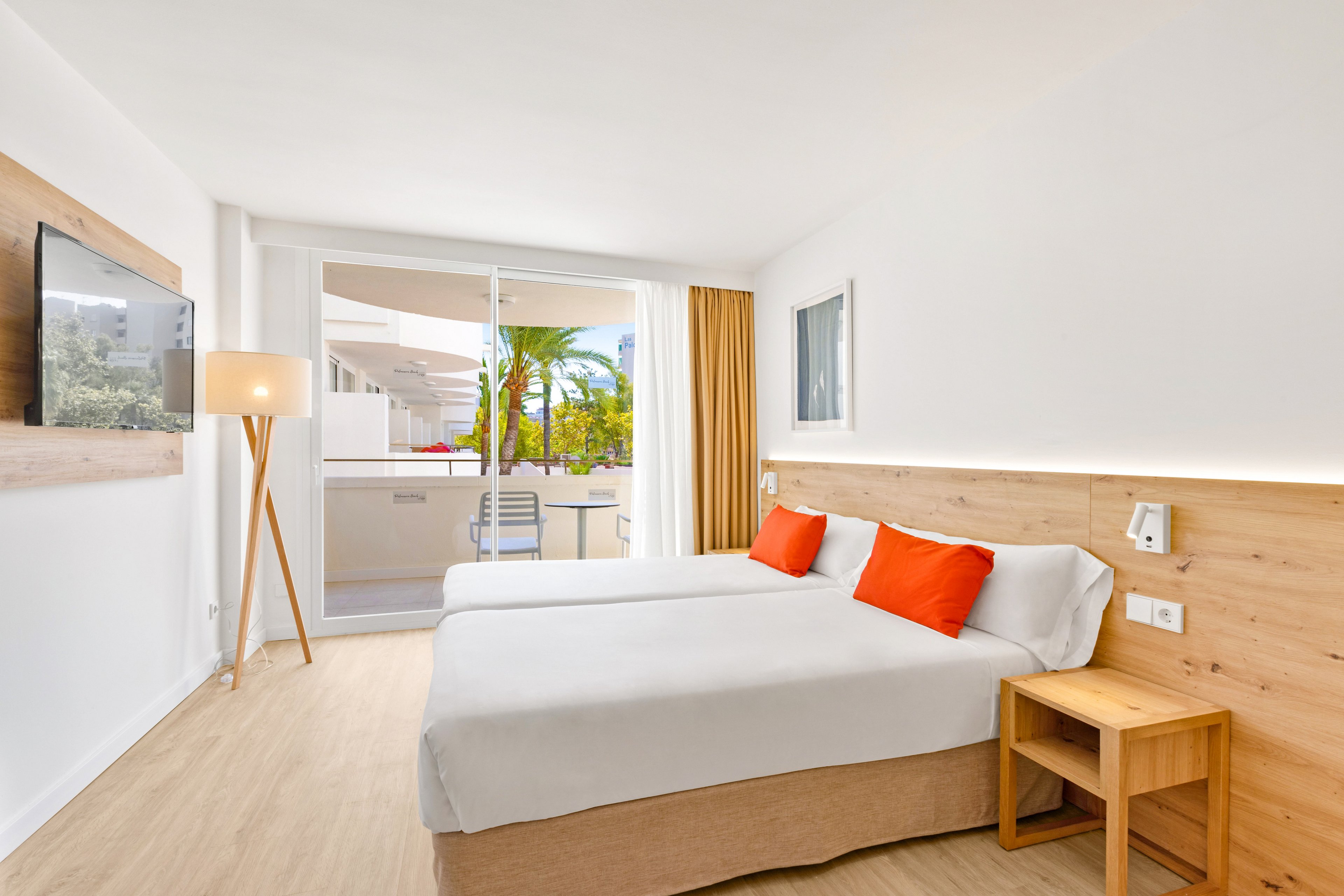 Palmanova Beach by TRH