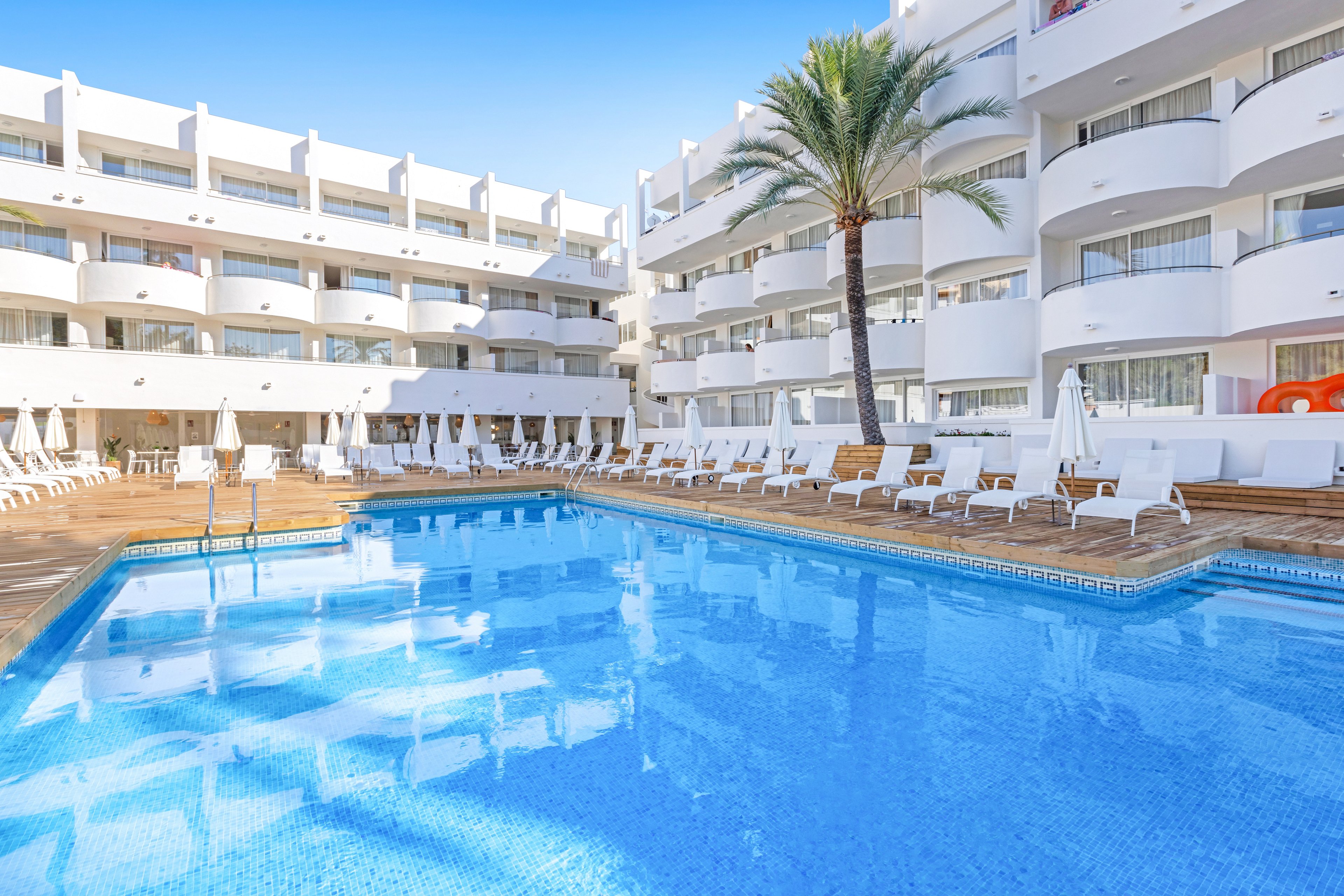 Palmanova Beach by TRH