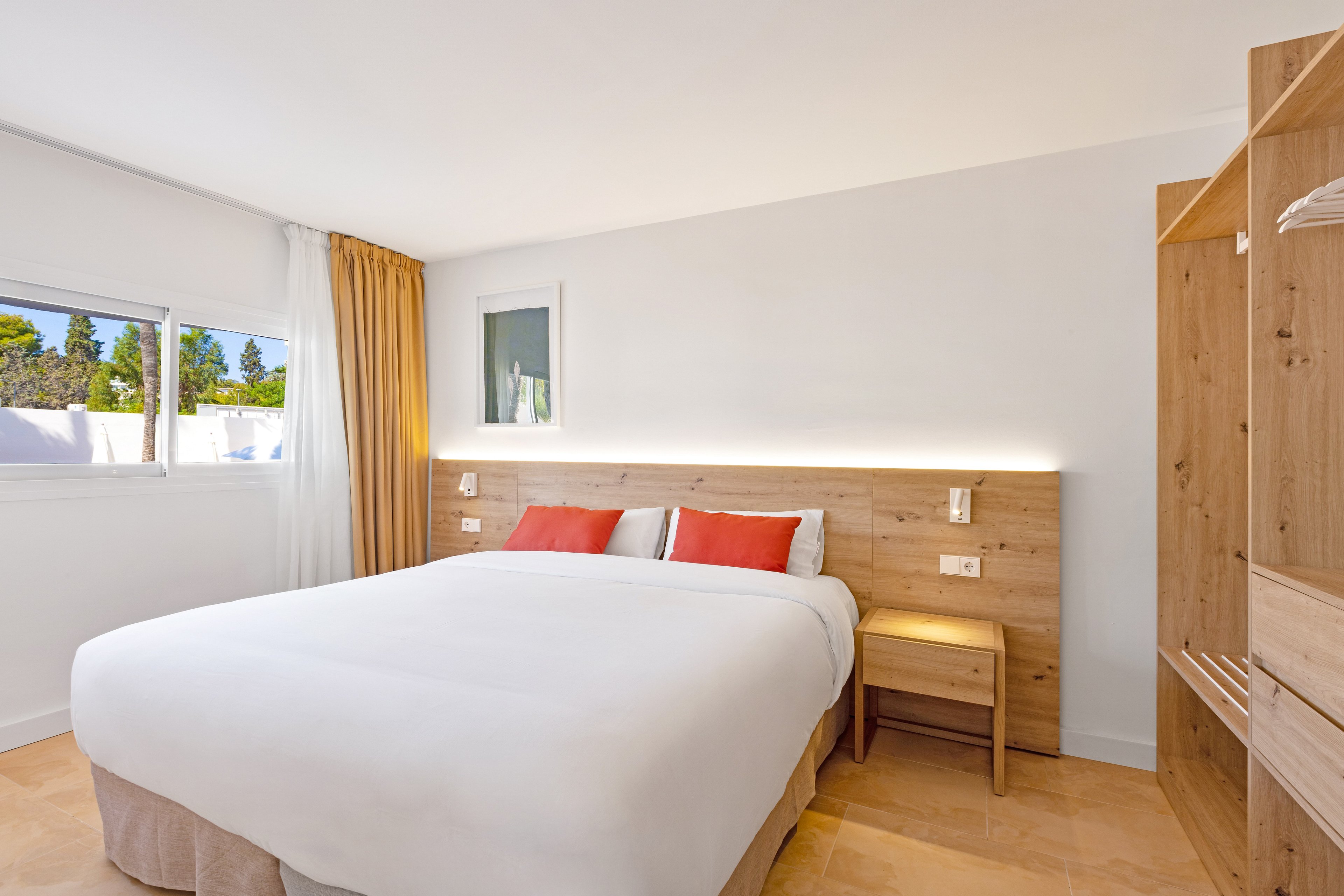 Palmanova Beach by TRH