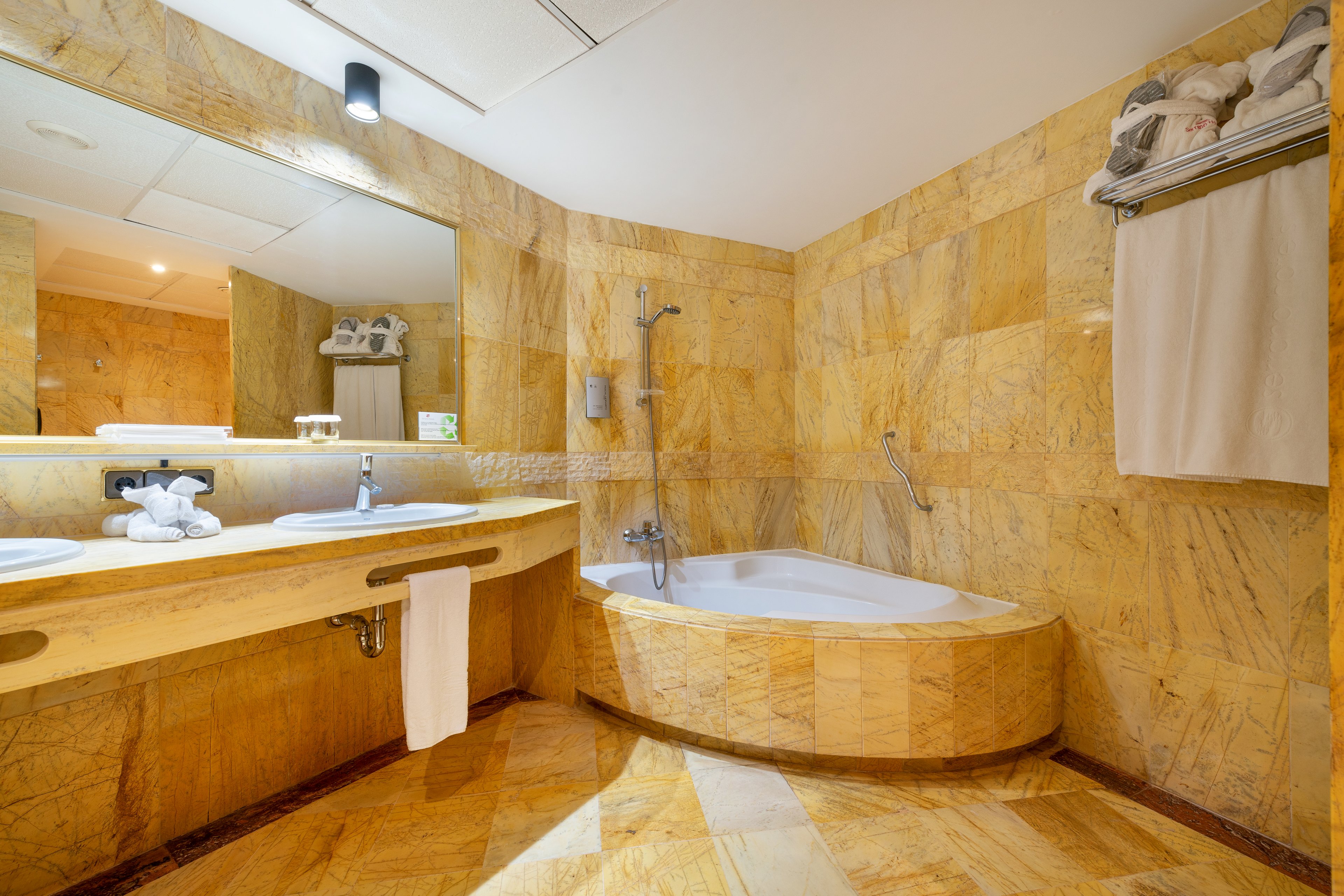 Hotel Serrano Palace