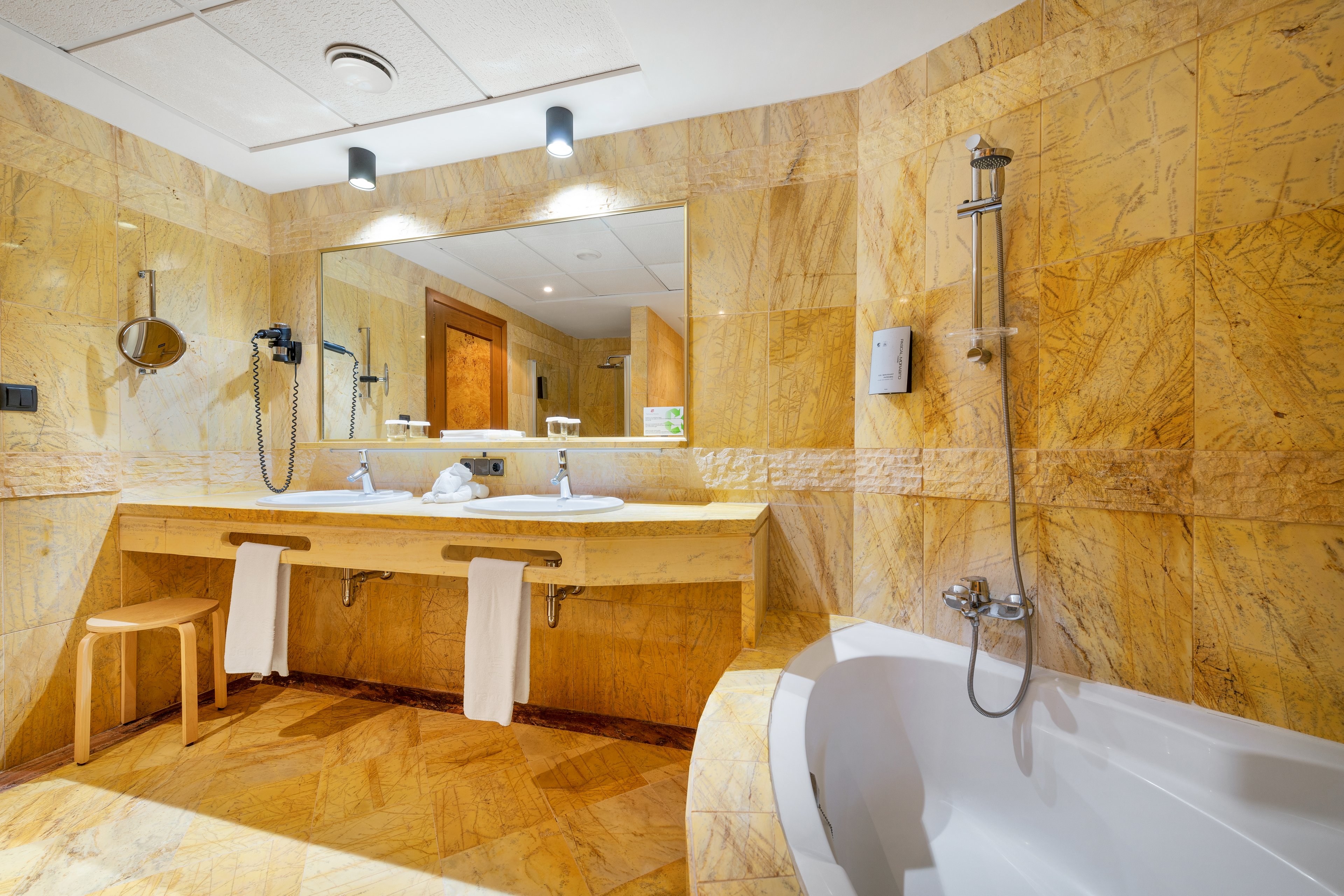 Hotel Serrano Palace