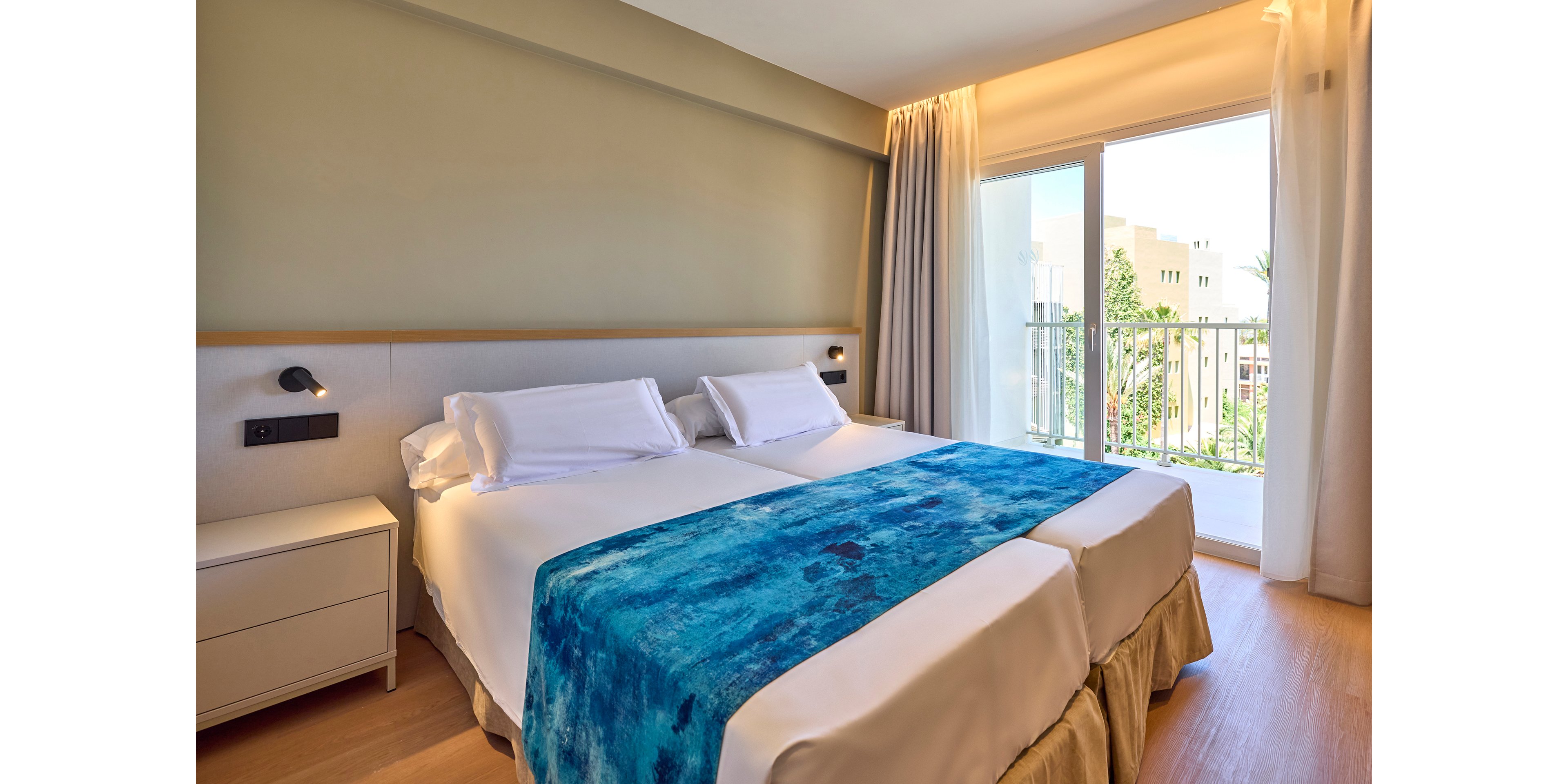 Universal Hotel Romantica