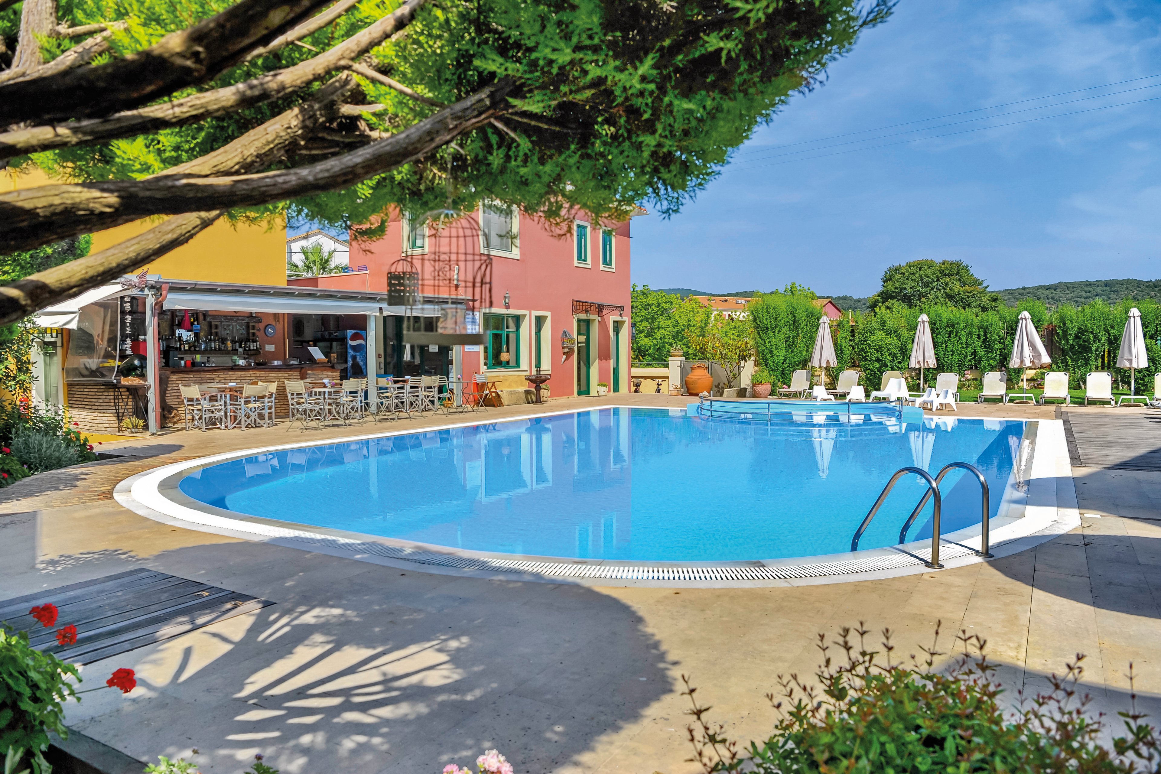 Alkyon Apartments & Villas