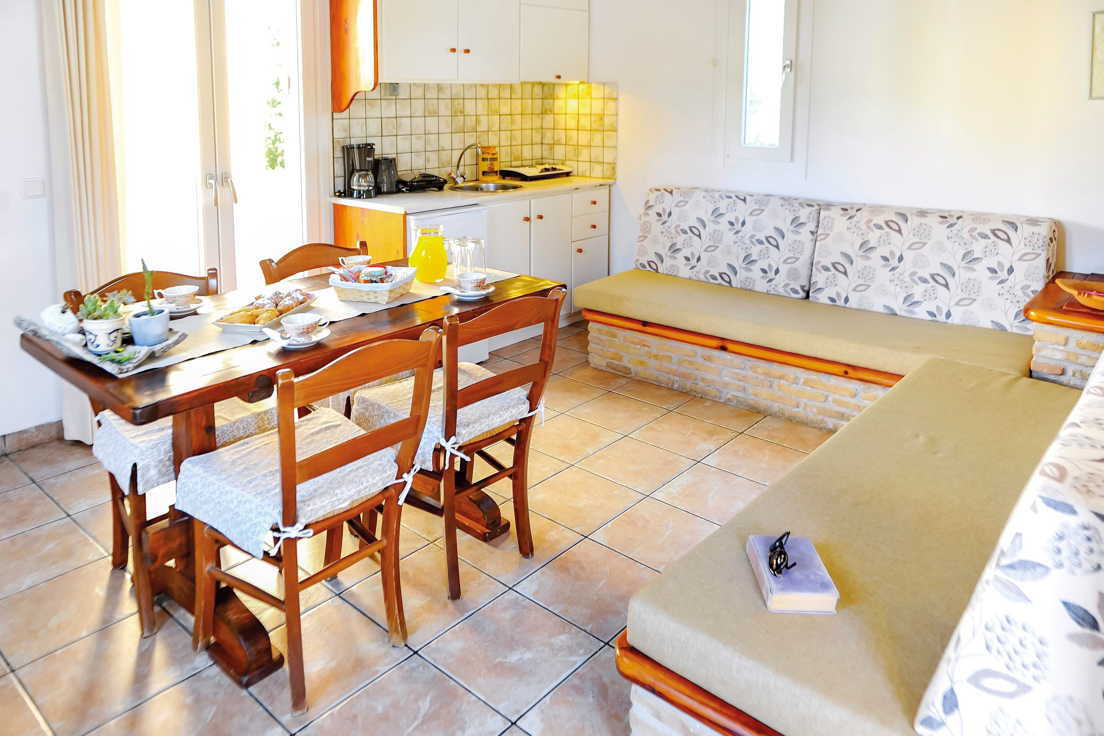 Alkyon Apartments & Villas