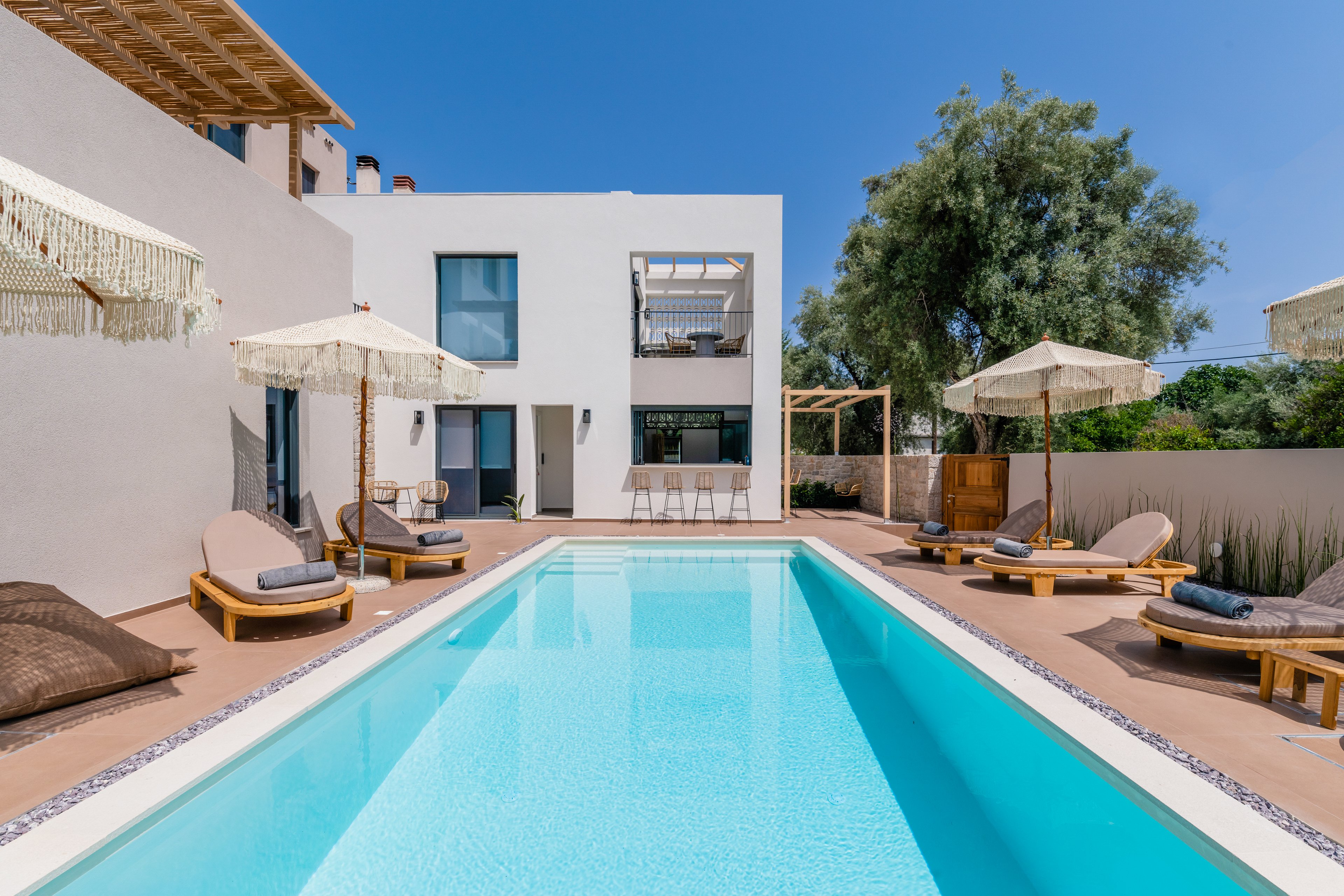 13 Keys Luxury Suites