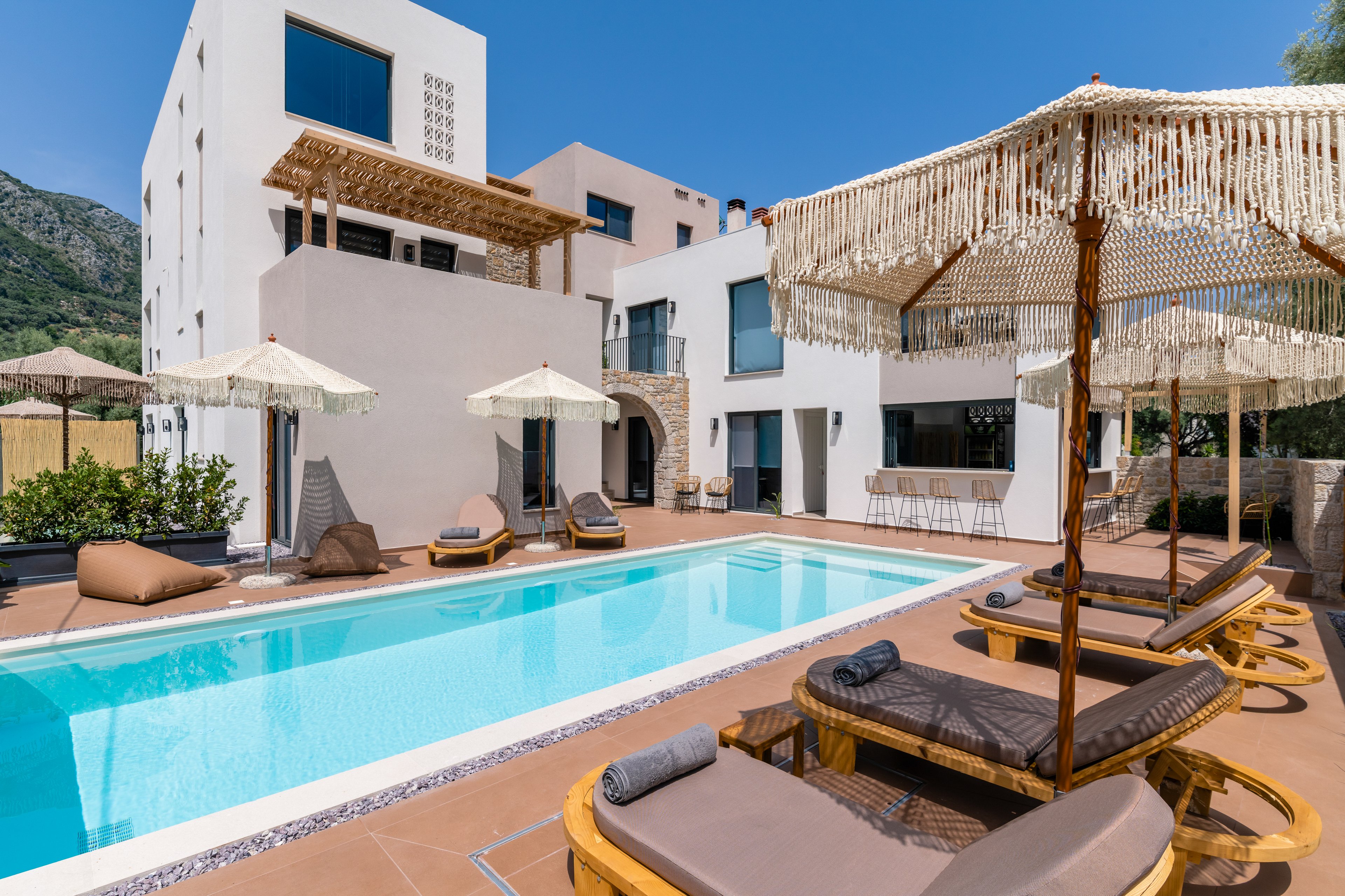 13 Keys Luxury Suites