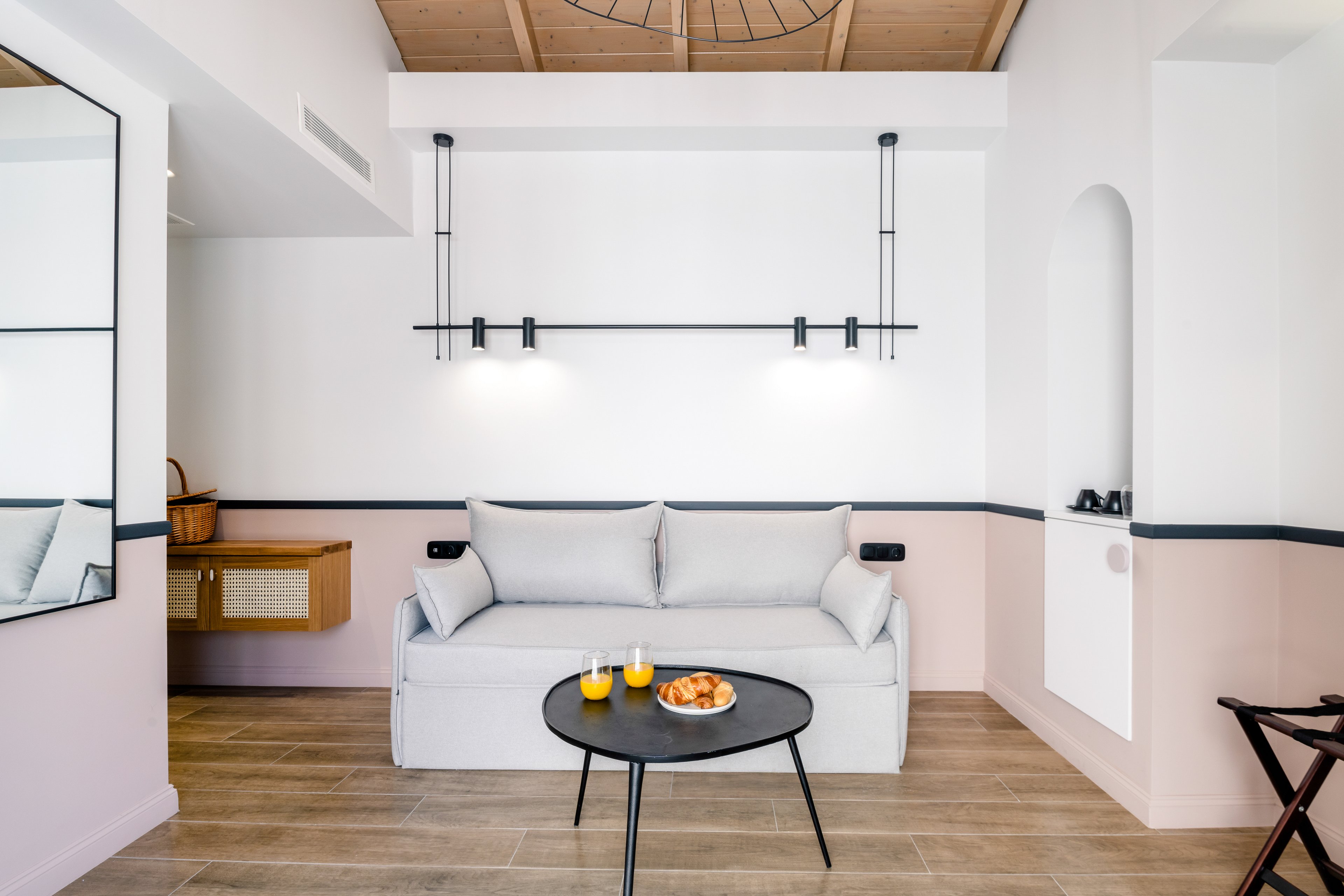 13 Keys Luxury Suites