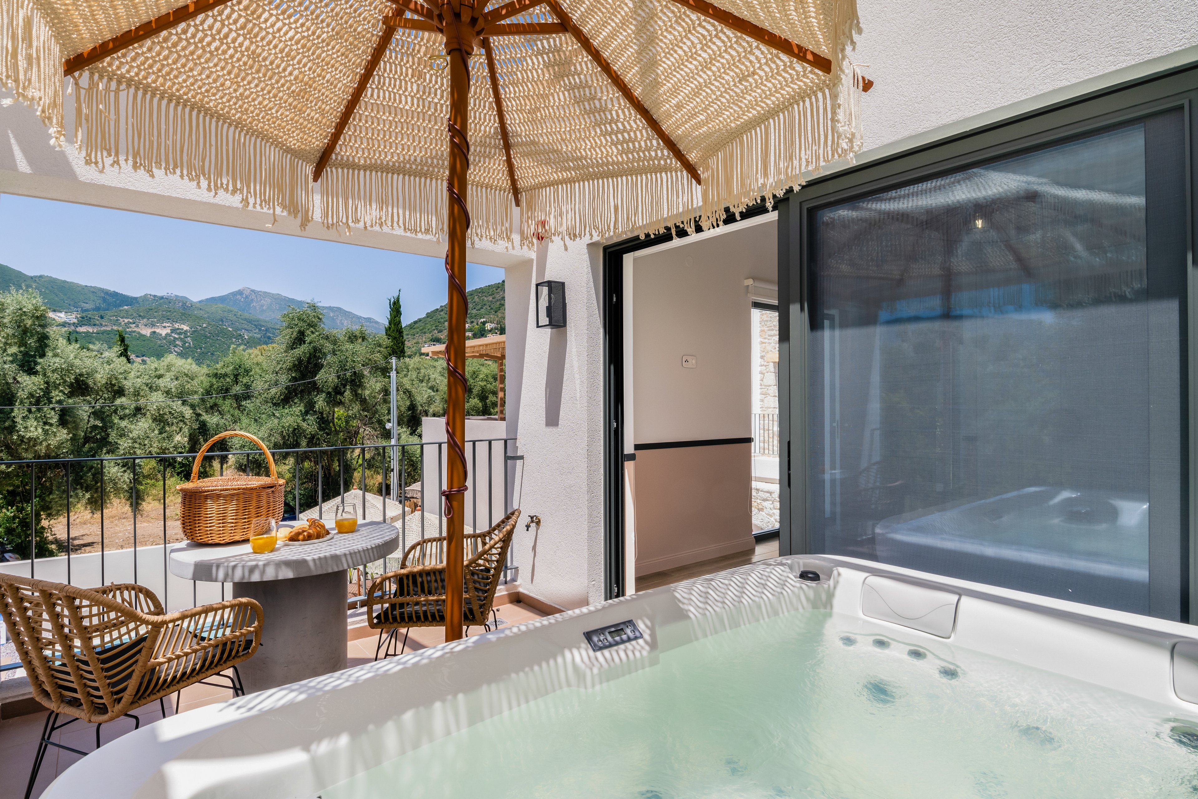 13 Keys Luxury Suites