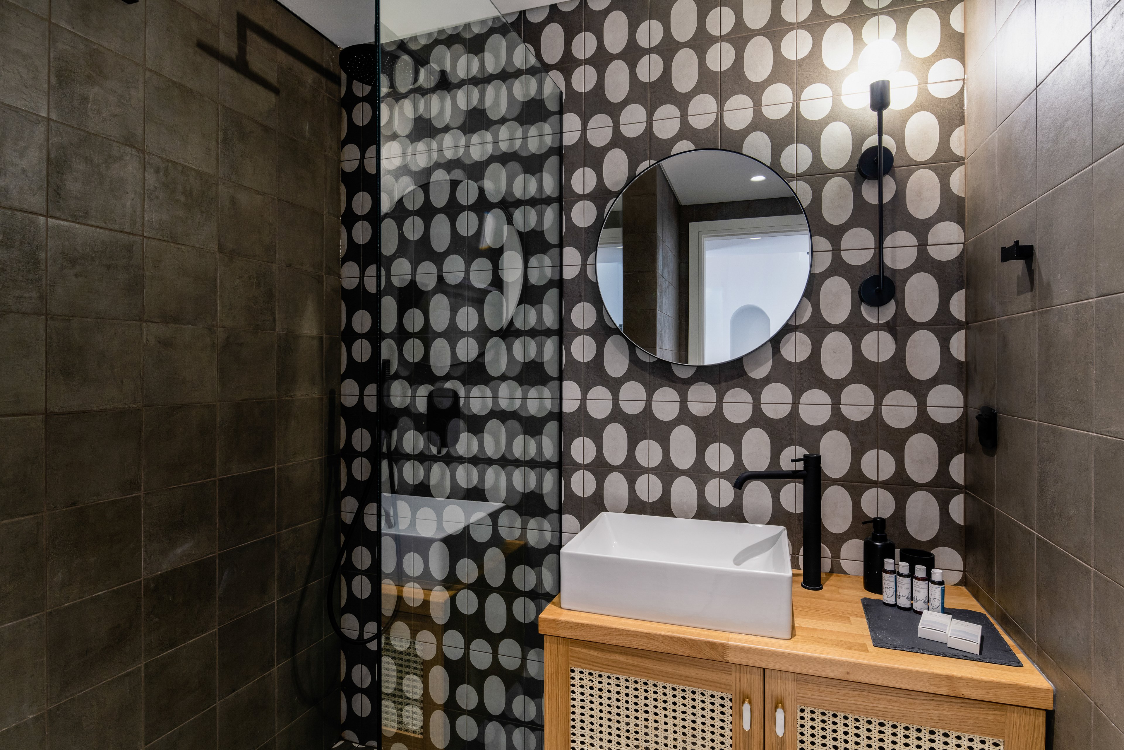 13 Keys Luxury Suites