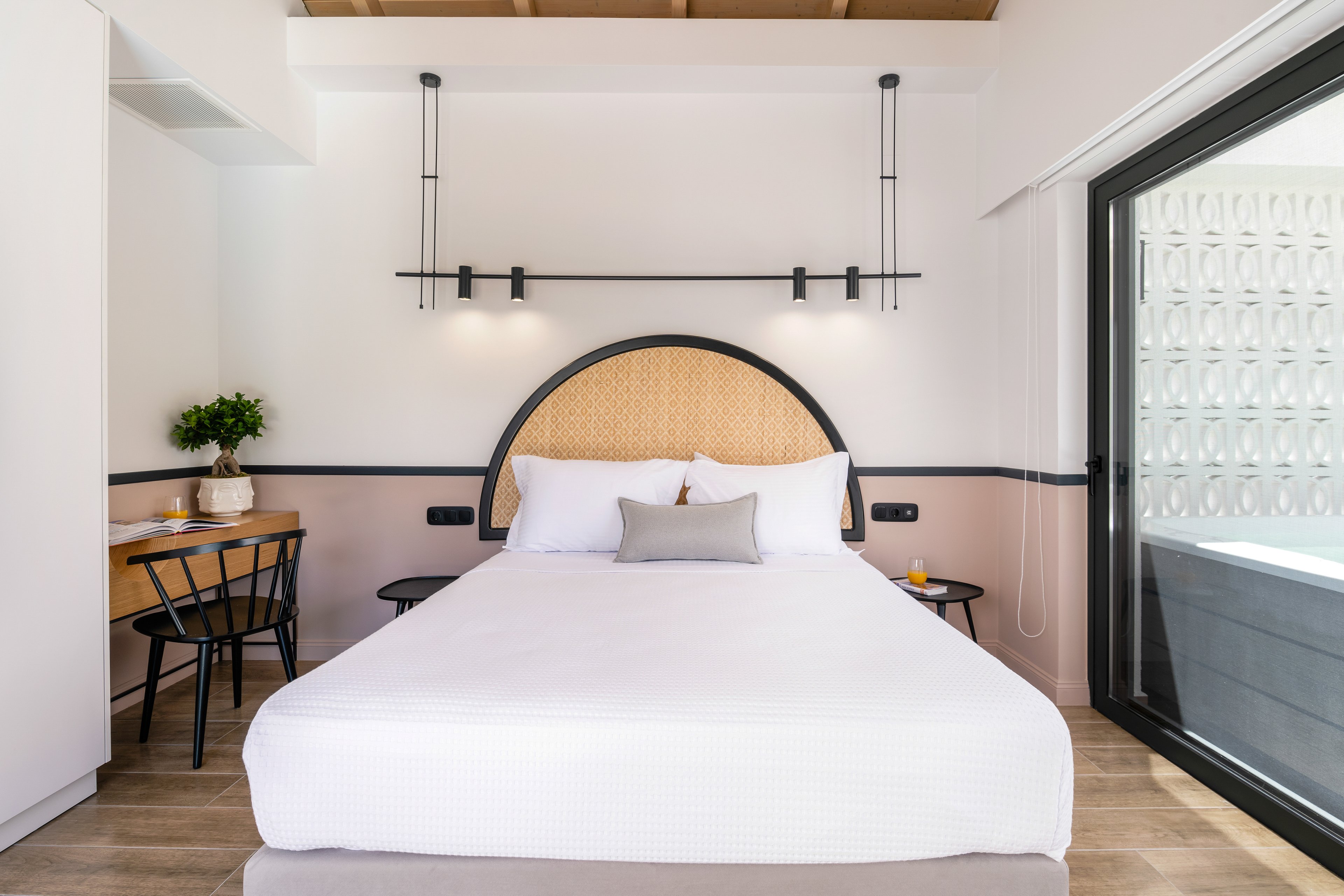 13 Keys Luxury Suites