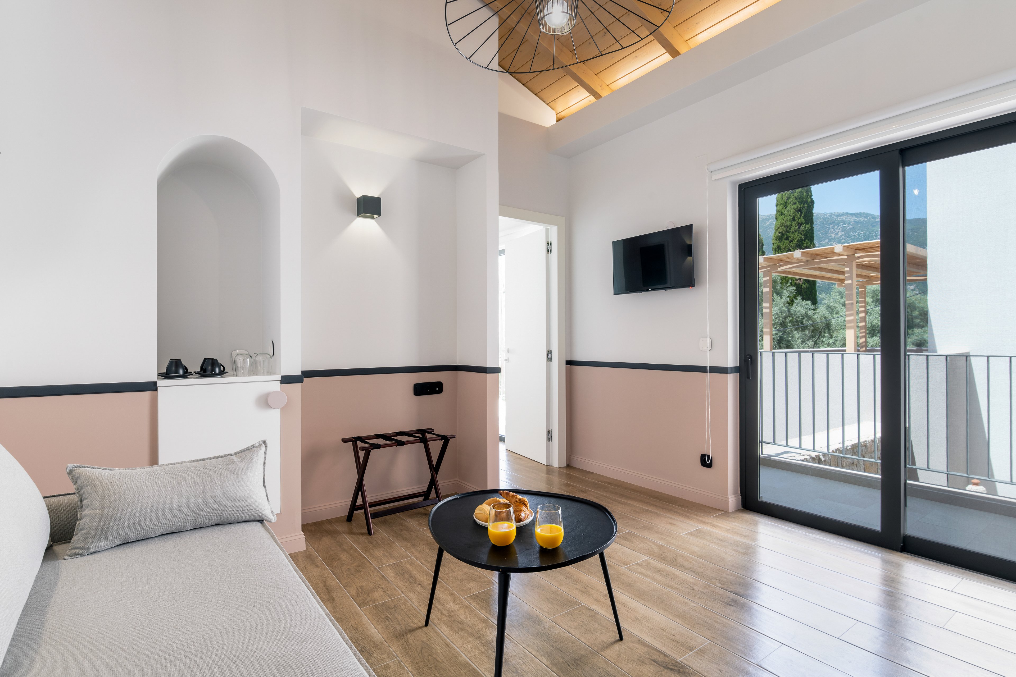 13 Keys Luxury Suites