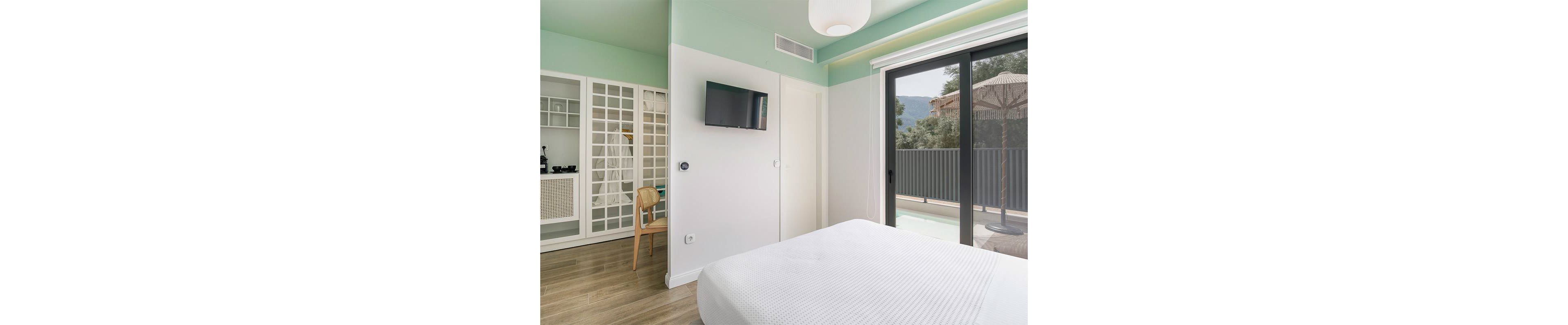 13 Keys Luxury Suites