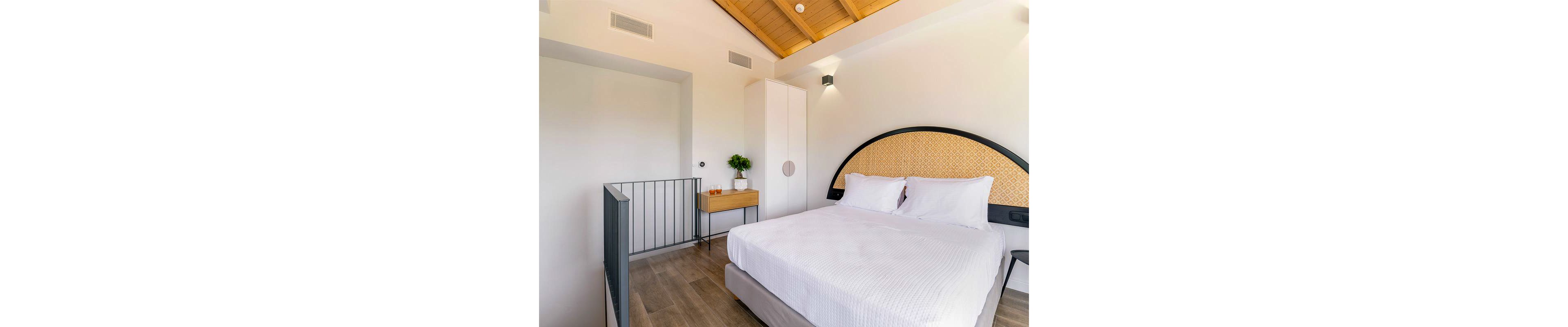 13 Keys Luxury Suites