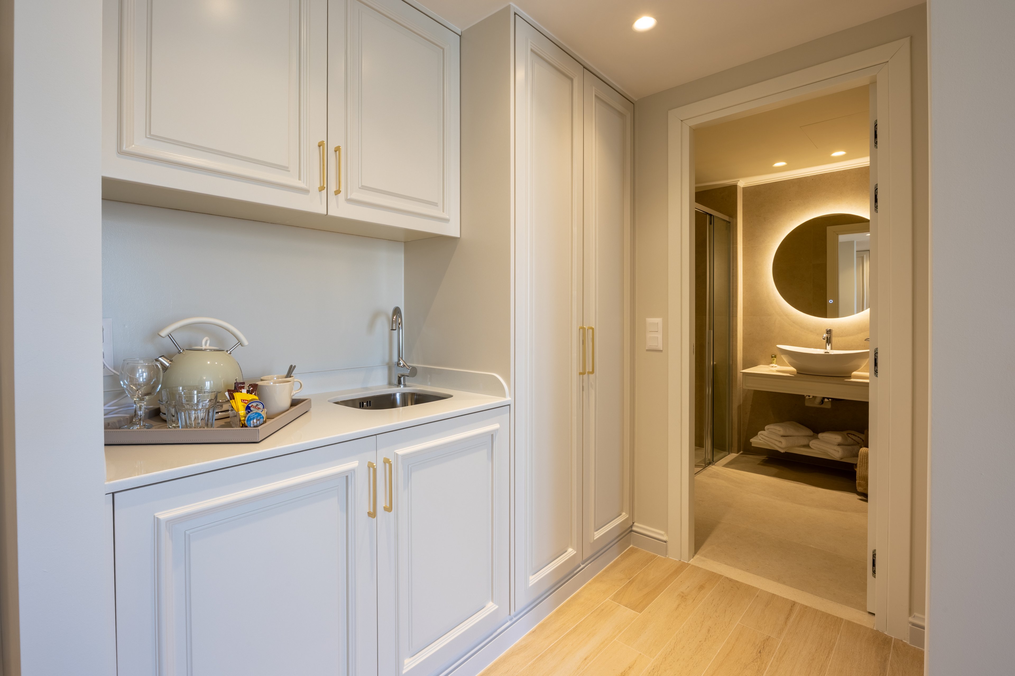 Royal Nidri Suites