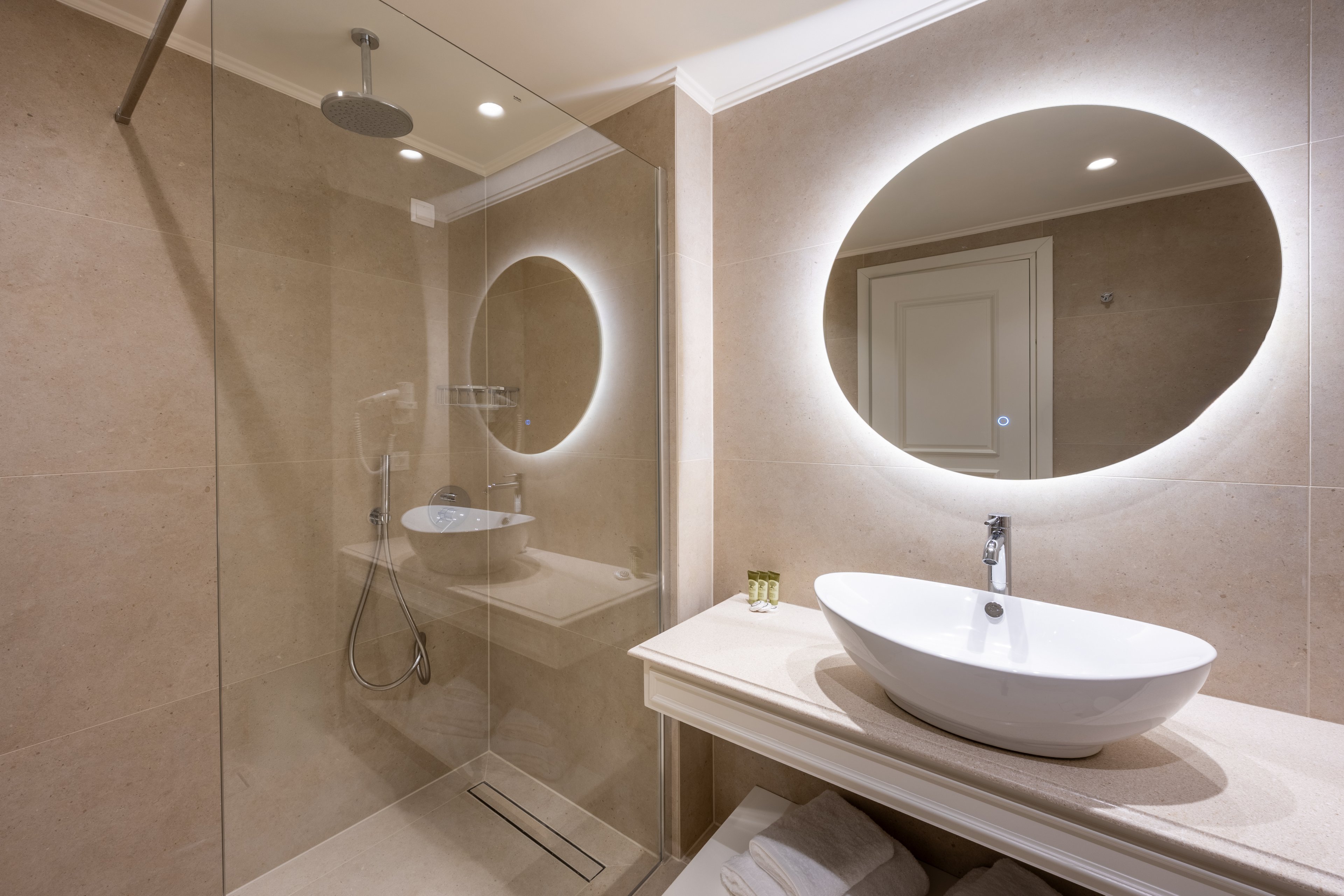 Royal Nidri Suites