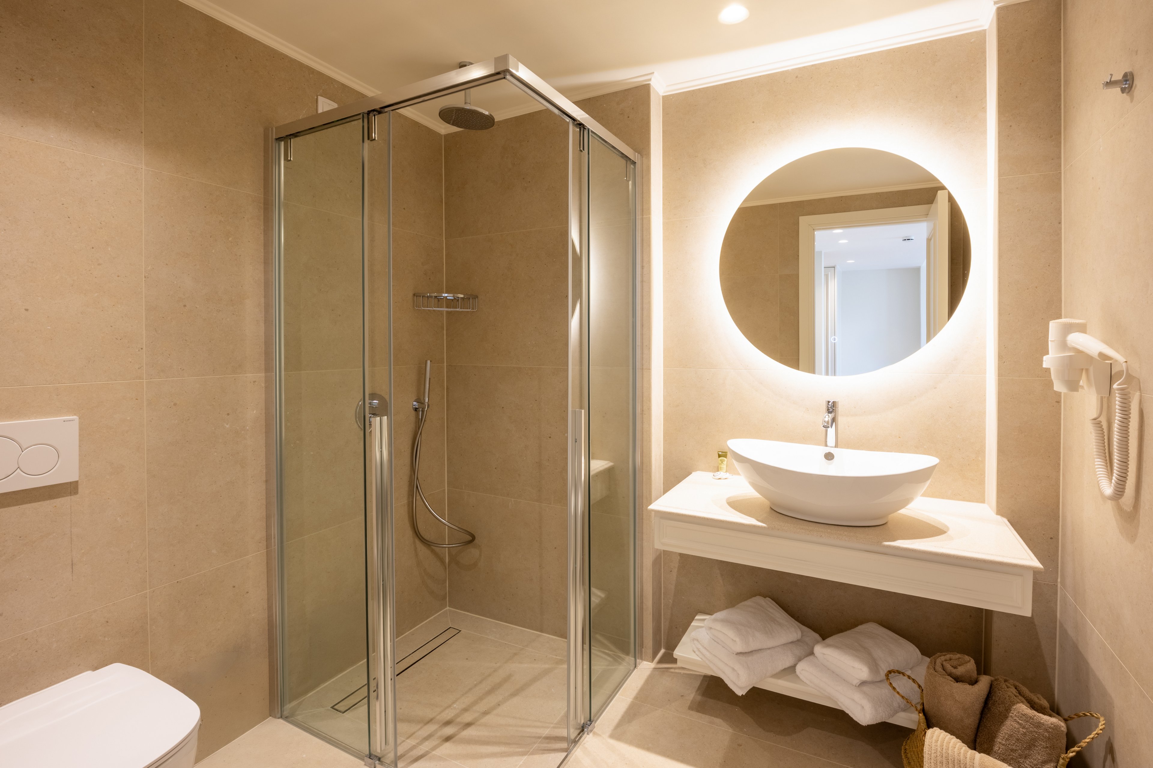 Royal Nidri Suites