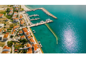 Café Ouzeri O Pharos