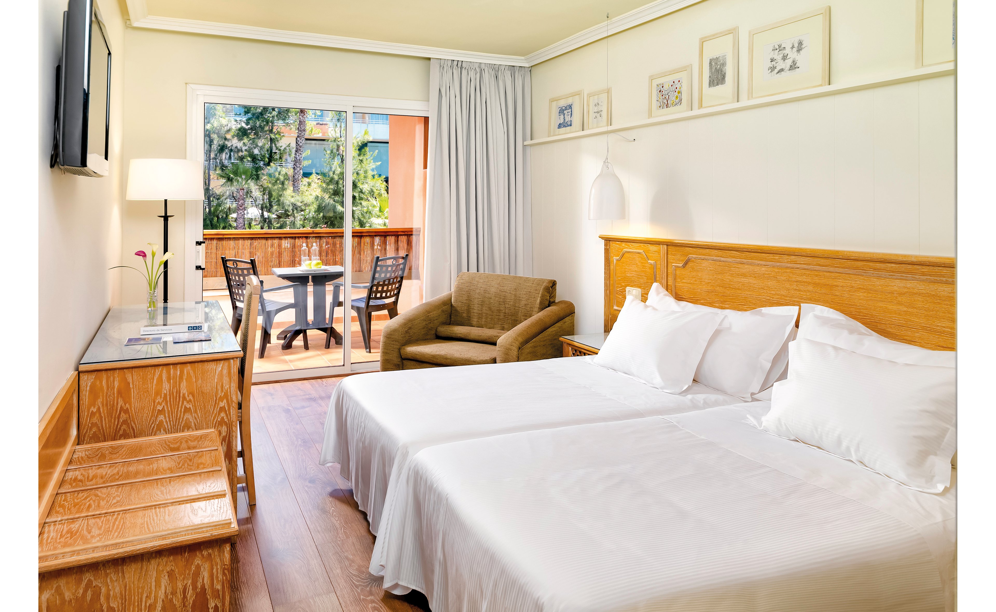 H10 Mediterranean Village