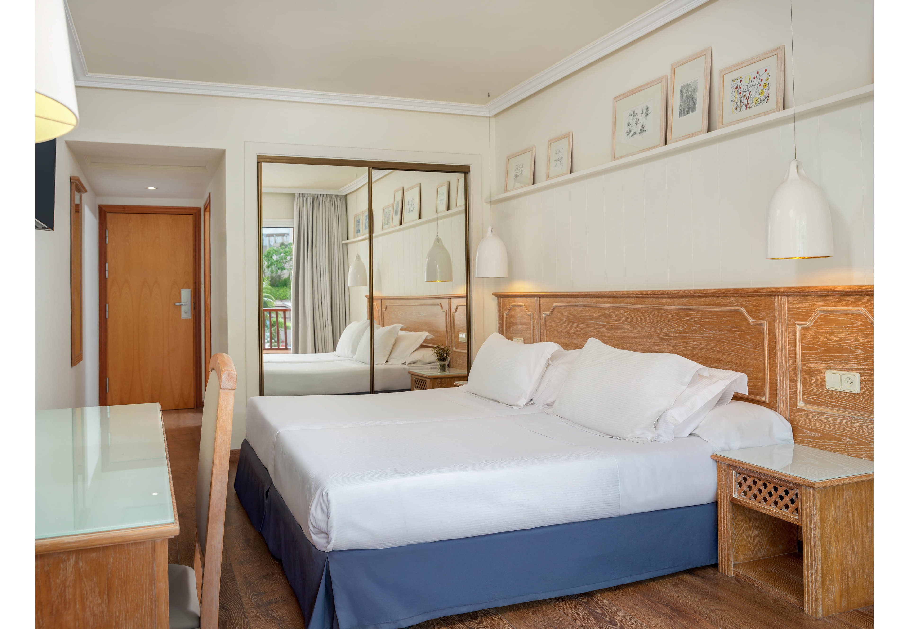 H10 Mediterranean Village