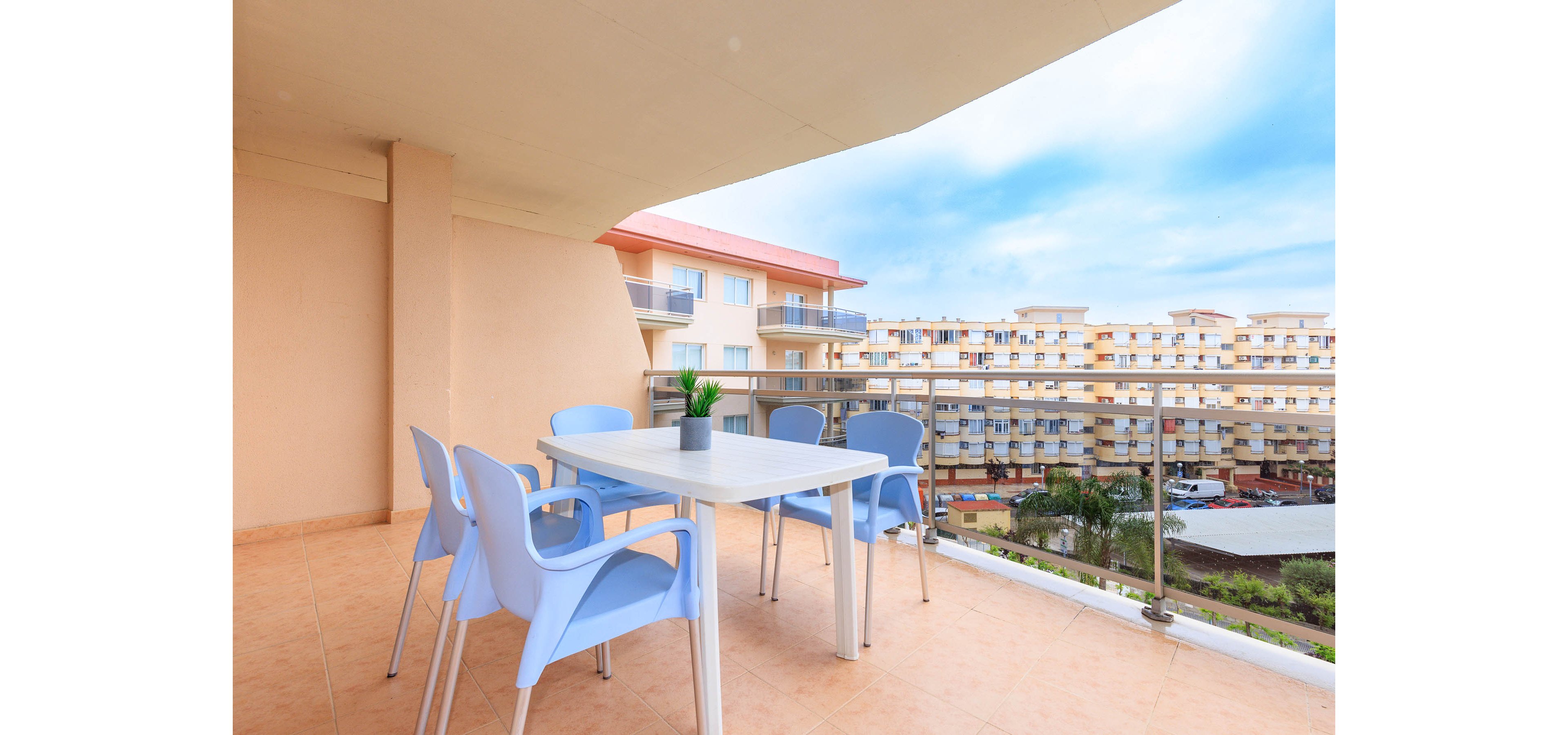 Rentalmar Pineda Suites