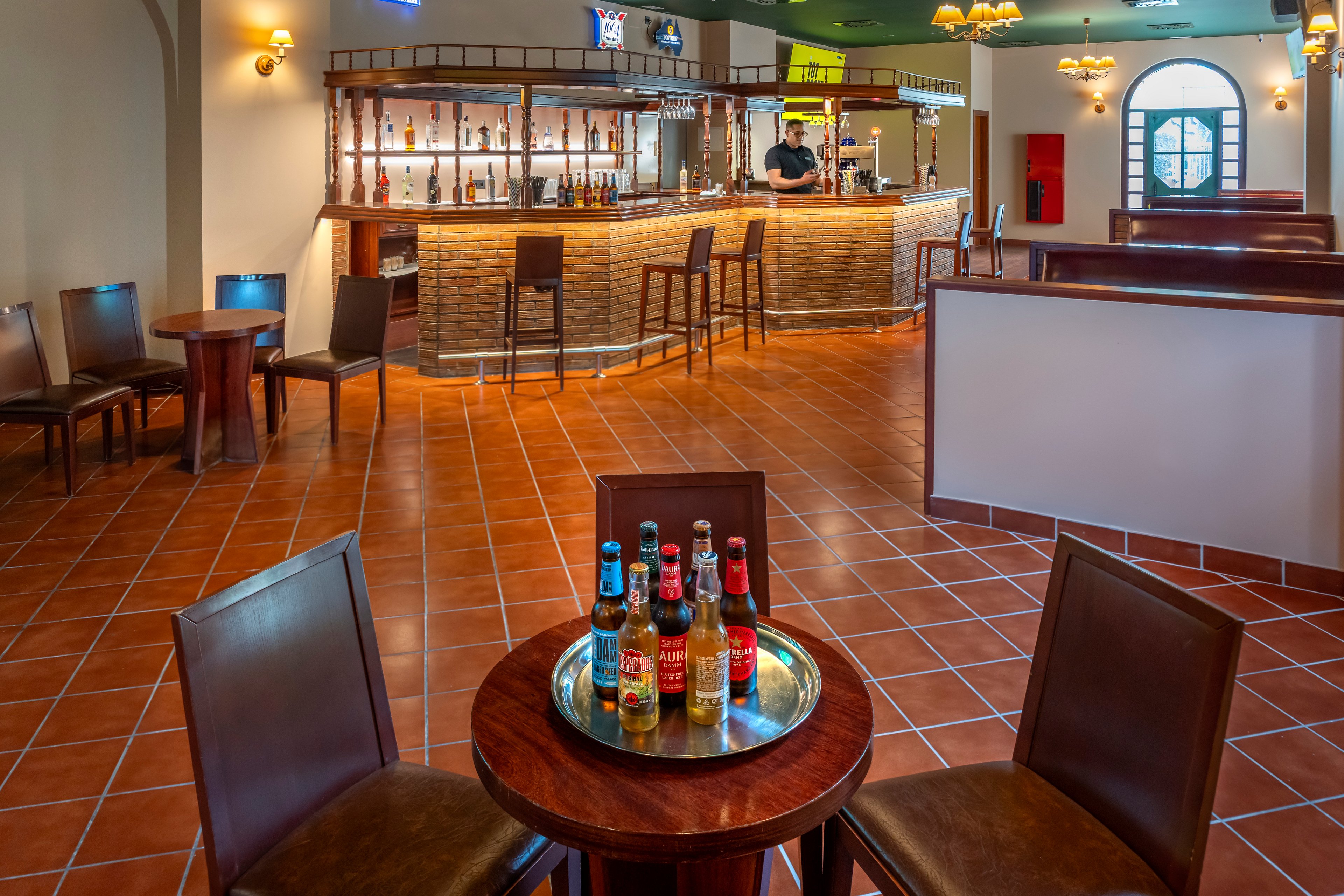 4R Regina Gran & PortAventura Theme Park