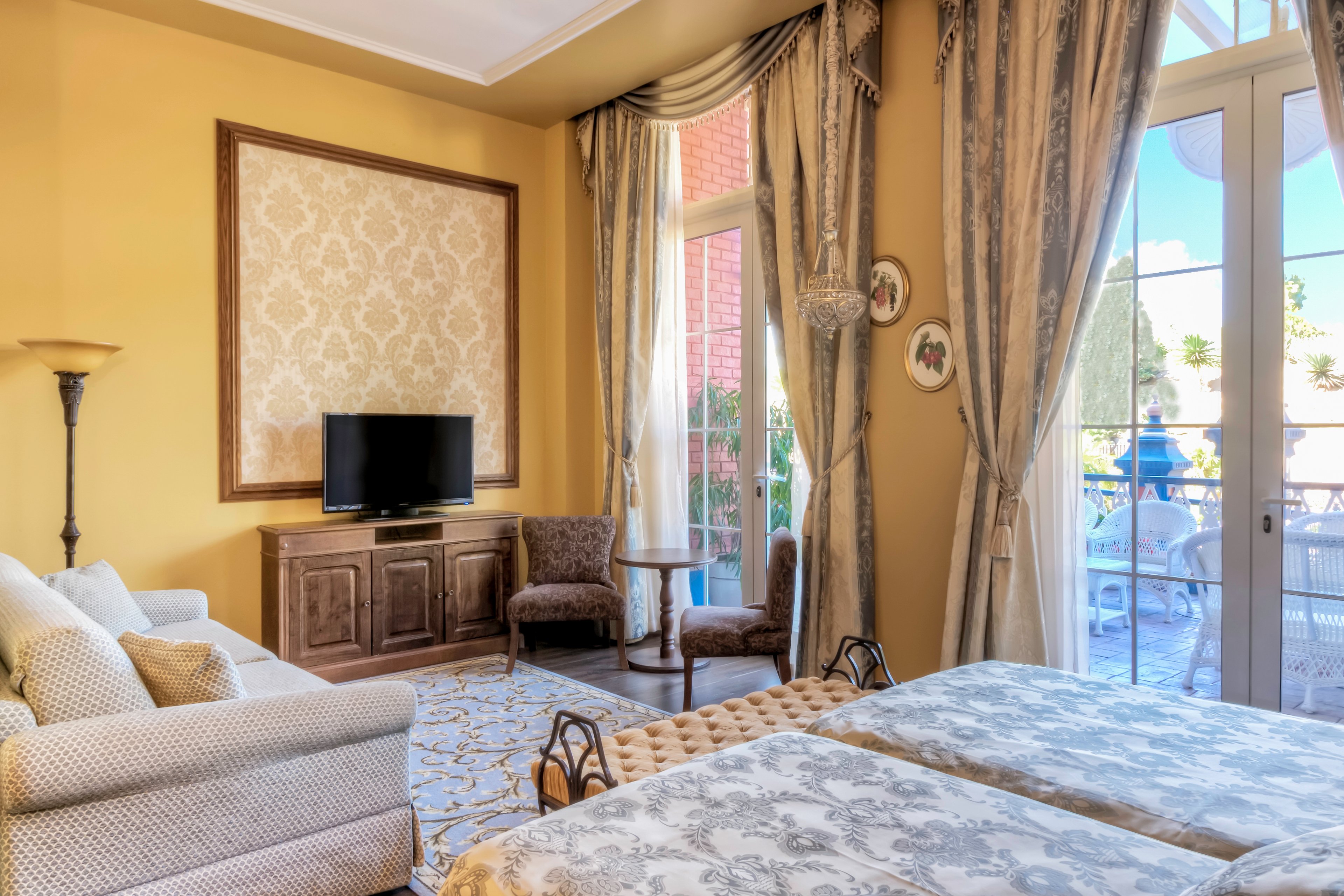 Mansion De Lucy & PortAventura Theme Park