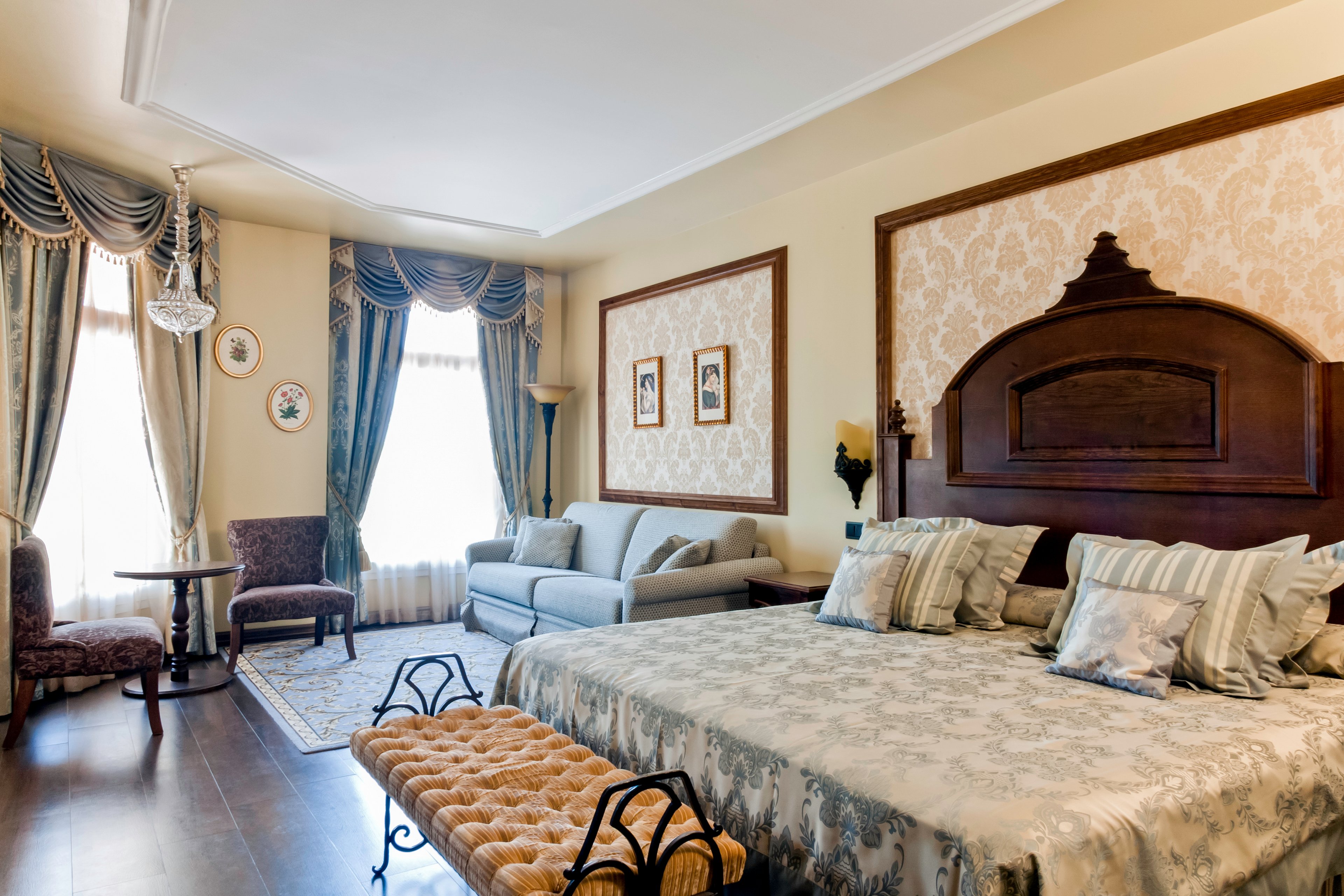 Mansion De Lucy & PortAventura Theme Park