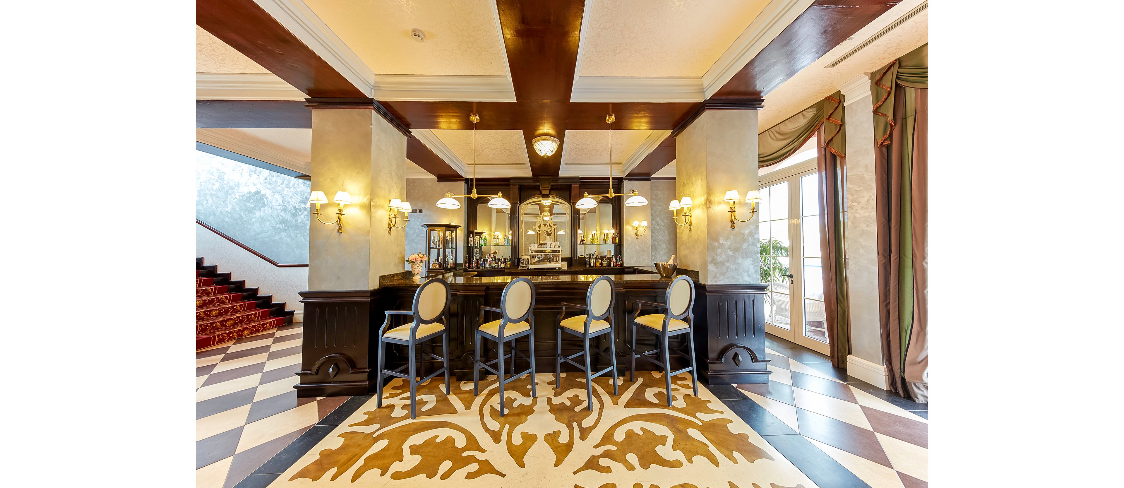 Mansion De Lucy & PortAventura Theme Park