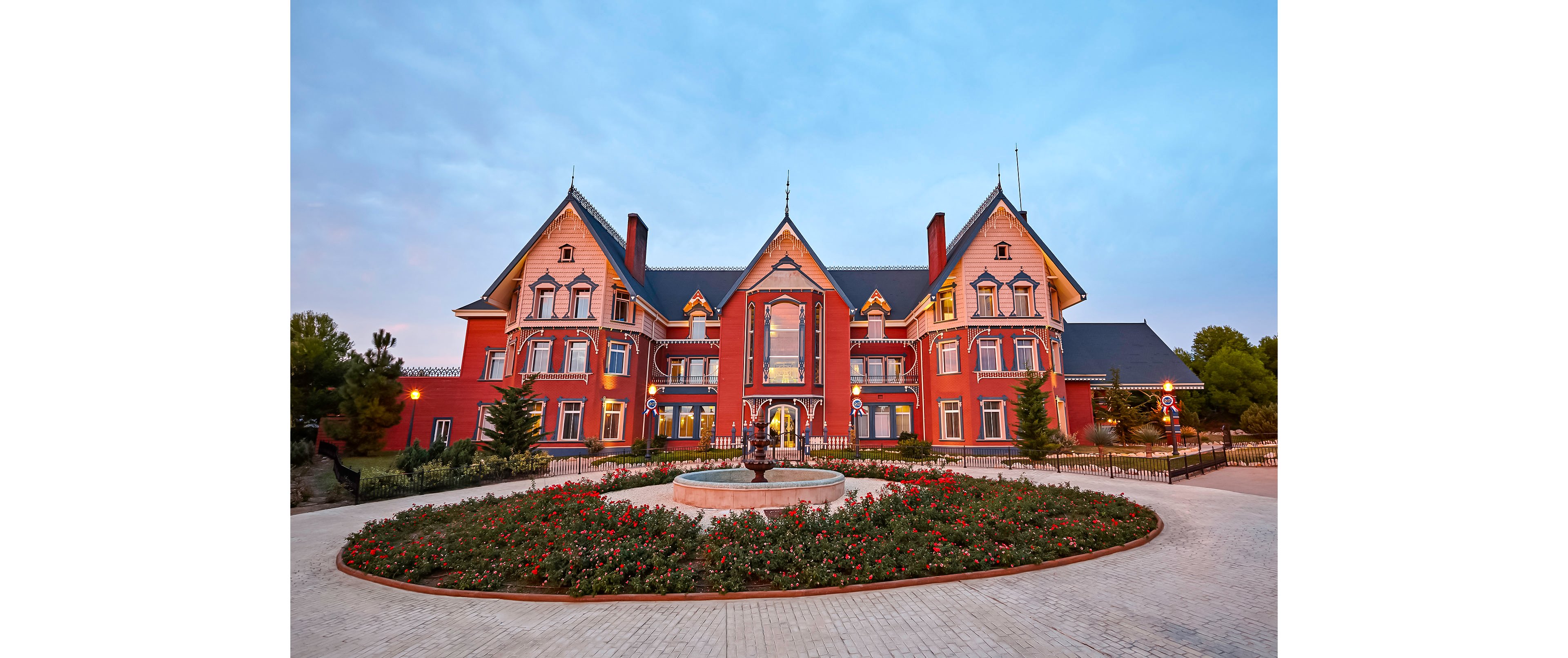 Mansion De Lucy & PortAventura Theme Park